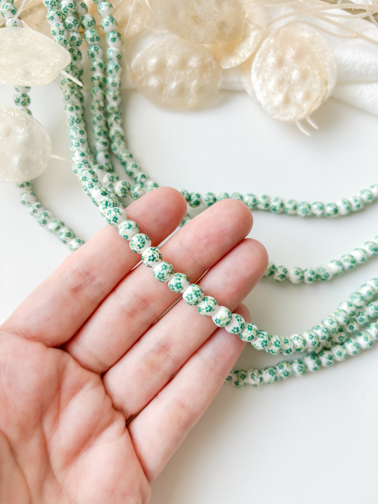 Porslinspärla 6mm, ca 60st.