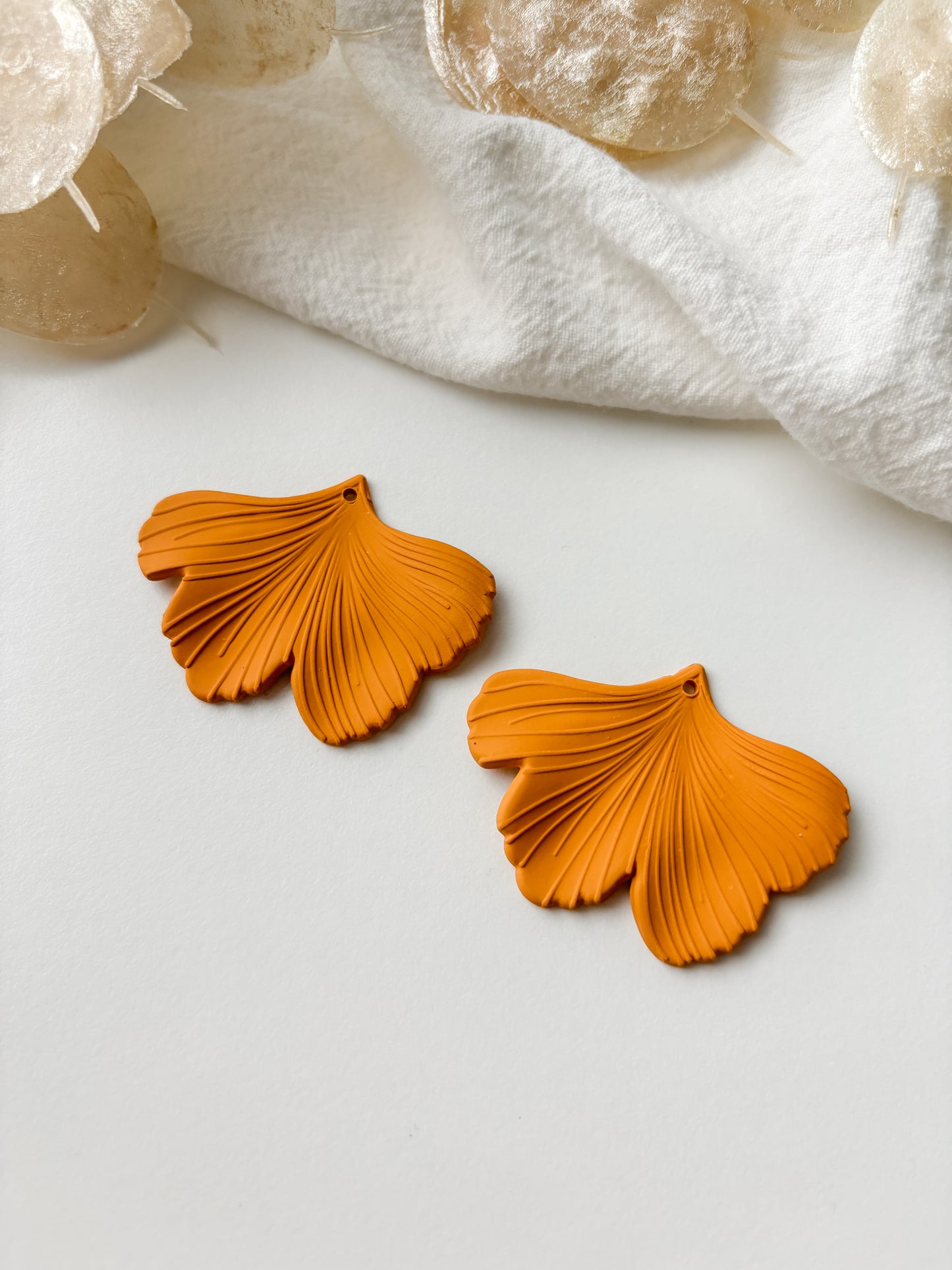 Hänge ginkgo 33x45x2mm, 1st