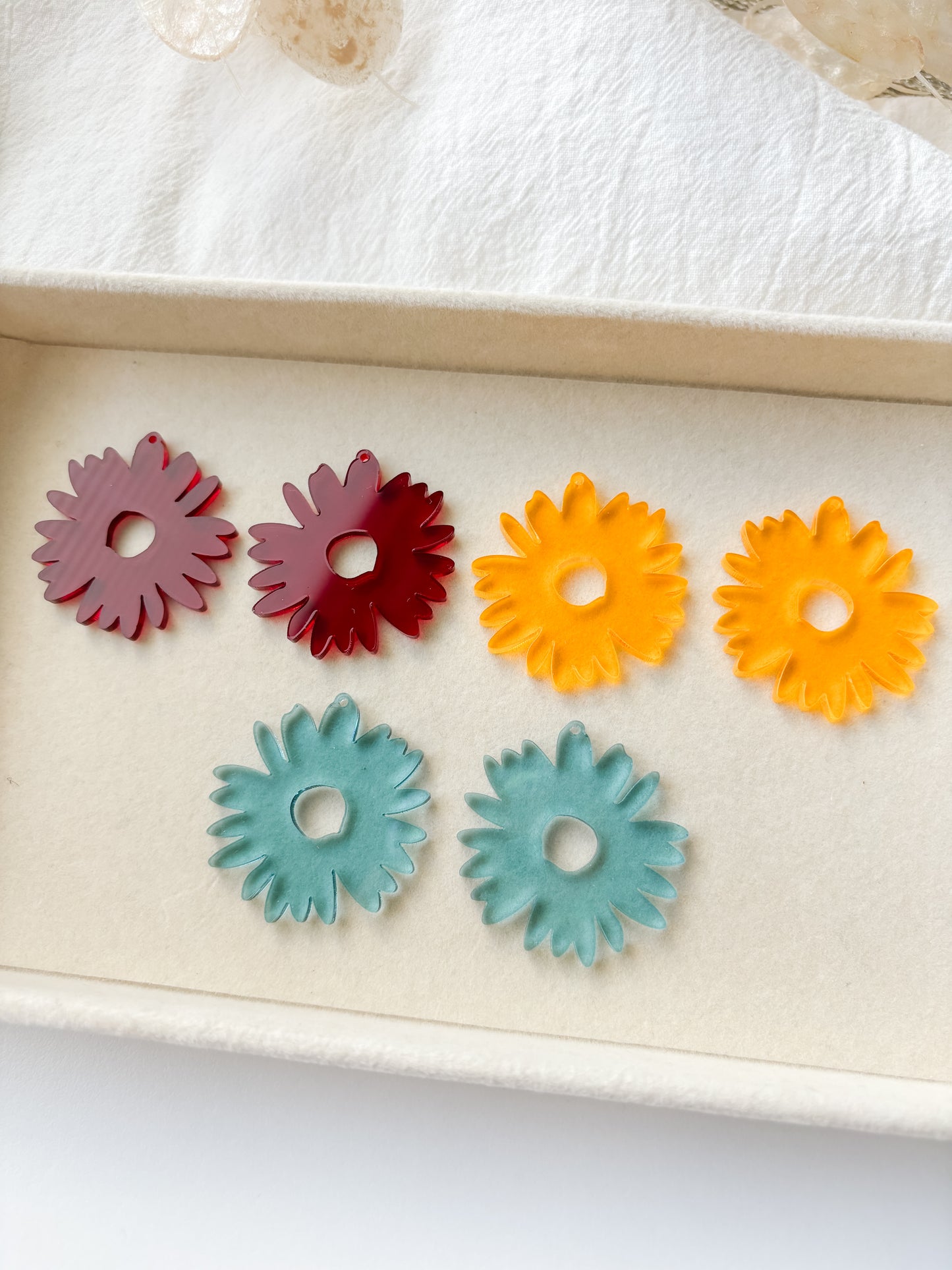 Pendant flower 40mm, 1 pair