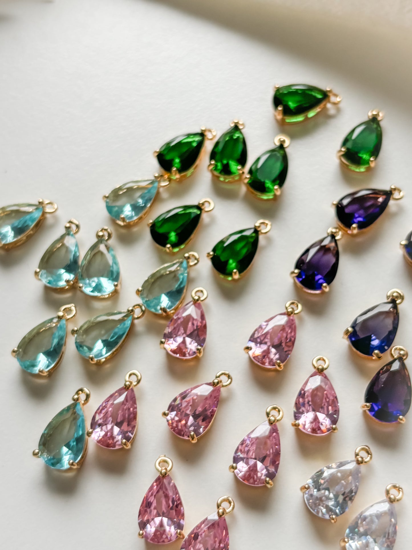 Glass pendant drop 15x8x6mm, 2 pcs