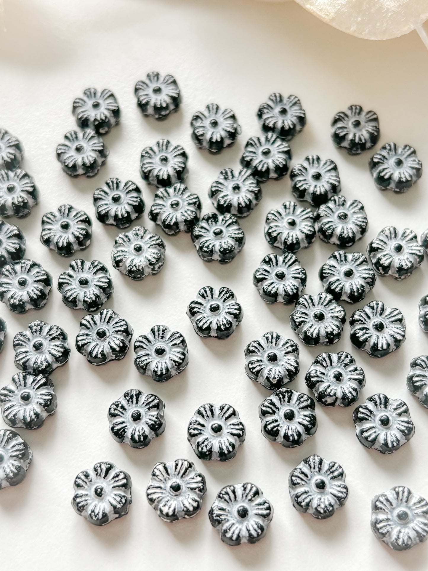 Glass bead flower 8mm, Czech, 10pcs