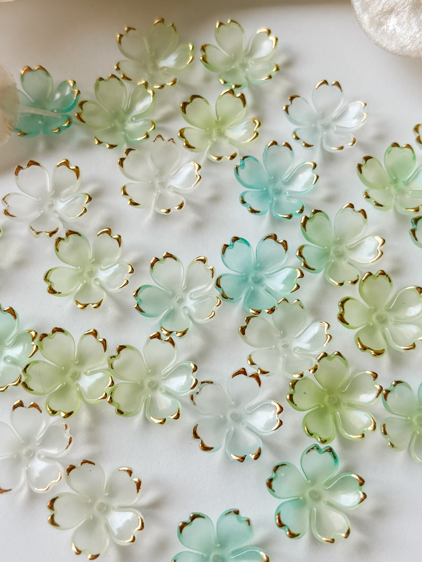 Akryylihelmi kukka 17.5x18x5mm, 20kpl