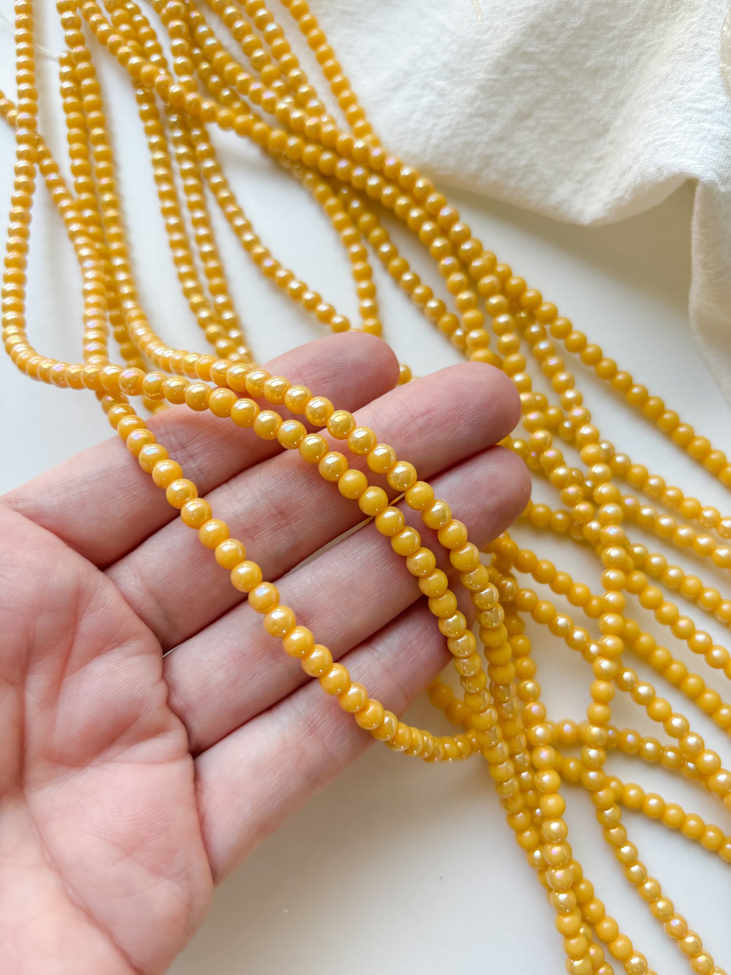 Glass bead yellow 4~4.5mm, approx. 95pcs