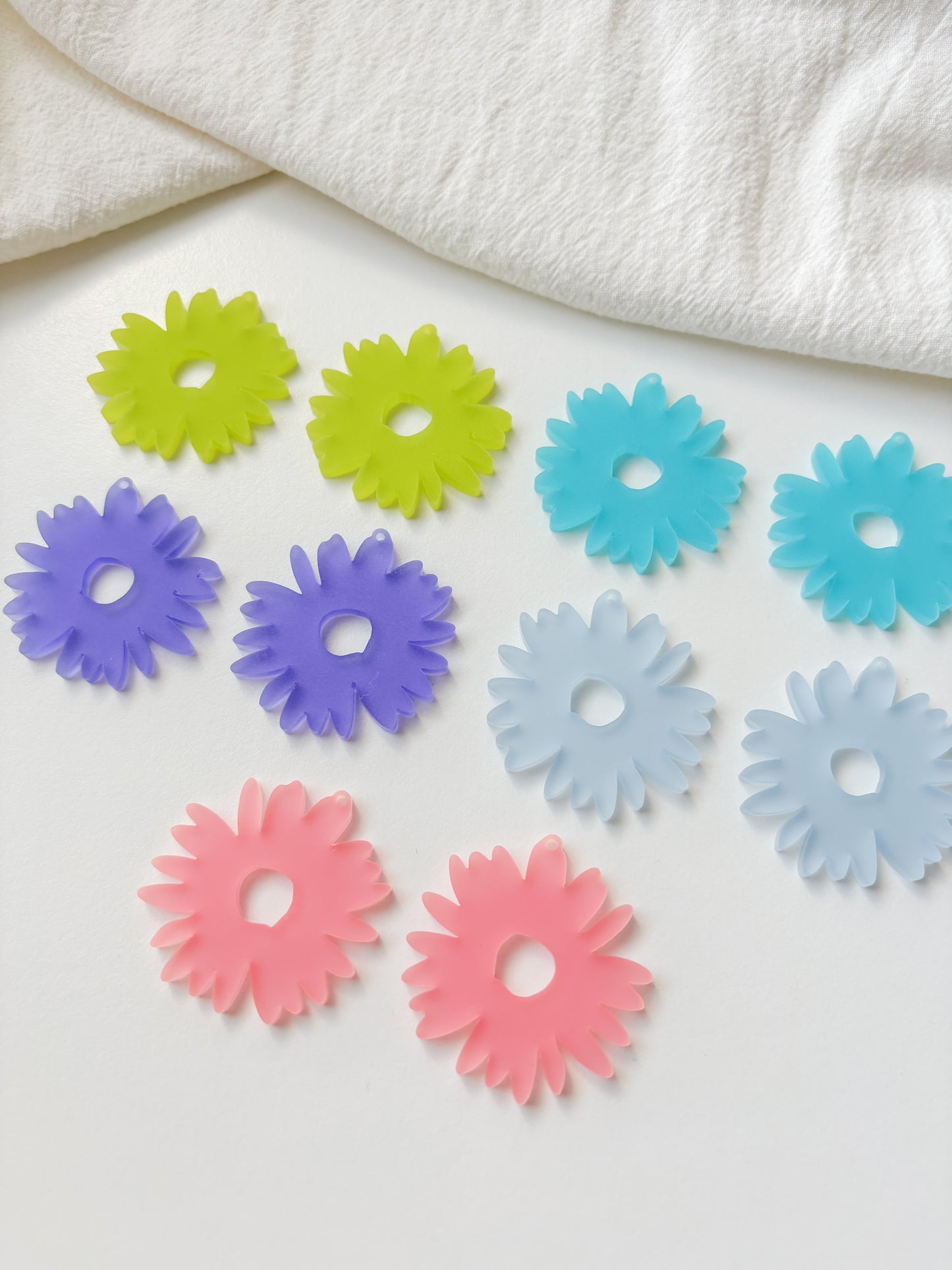 Pendant flower 40mm, 1 pair