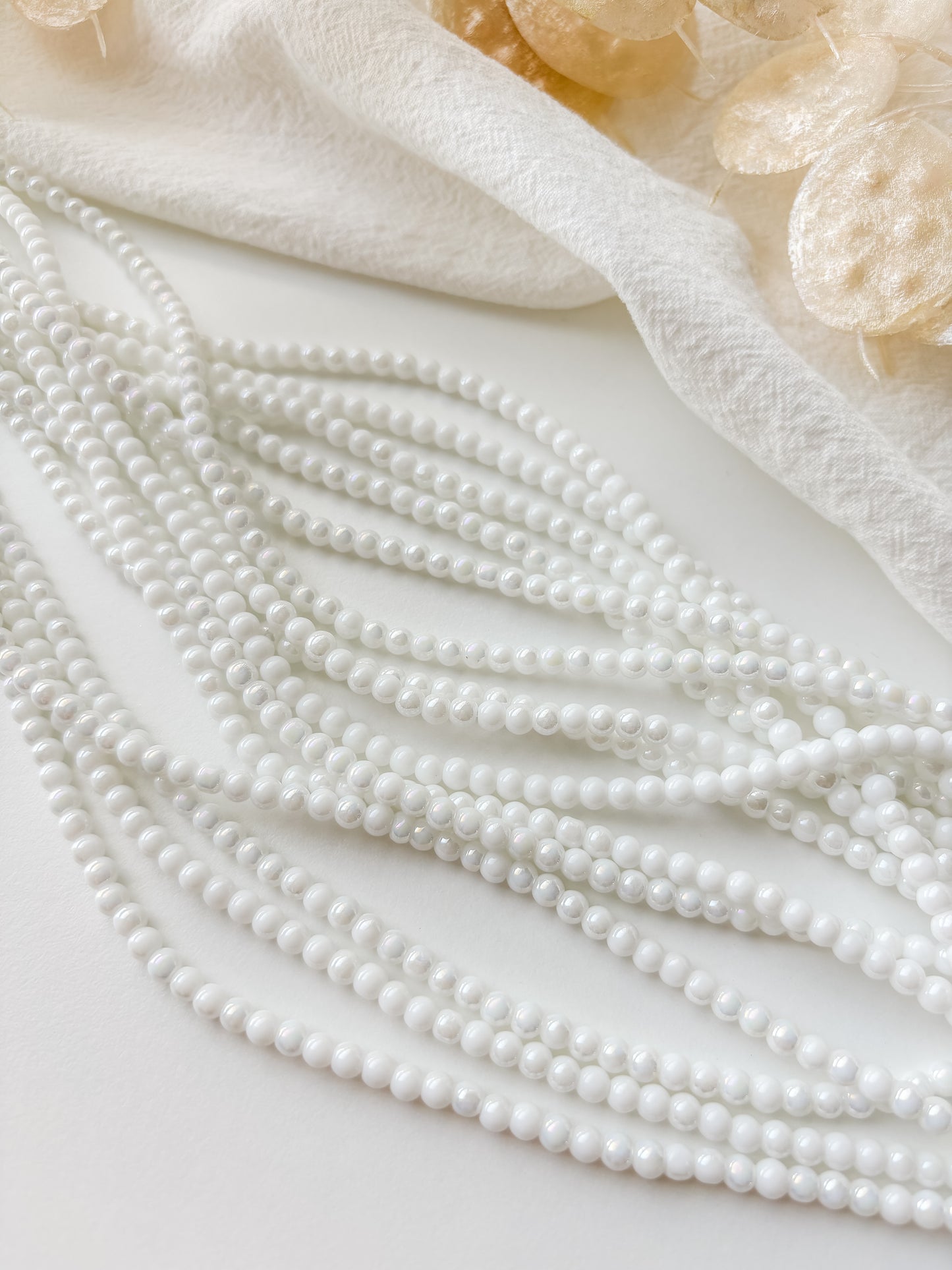 Glass bead white 4~4.5mm, approx. 95pcs.