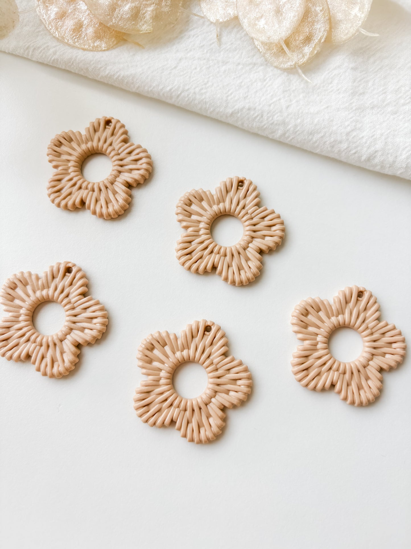 Pendant flower 40x39mm, 1pc