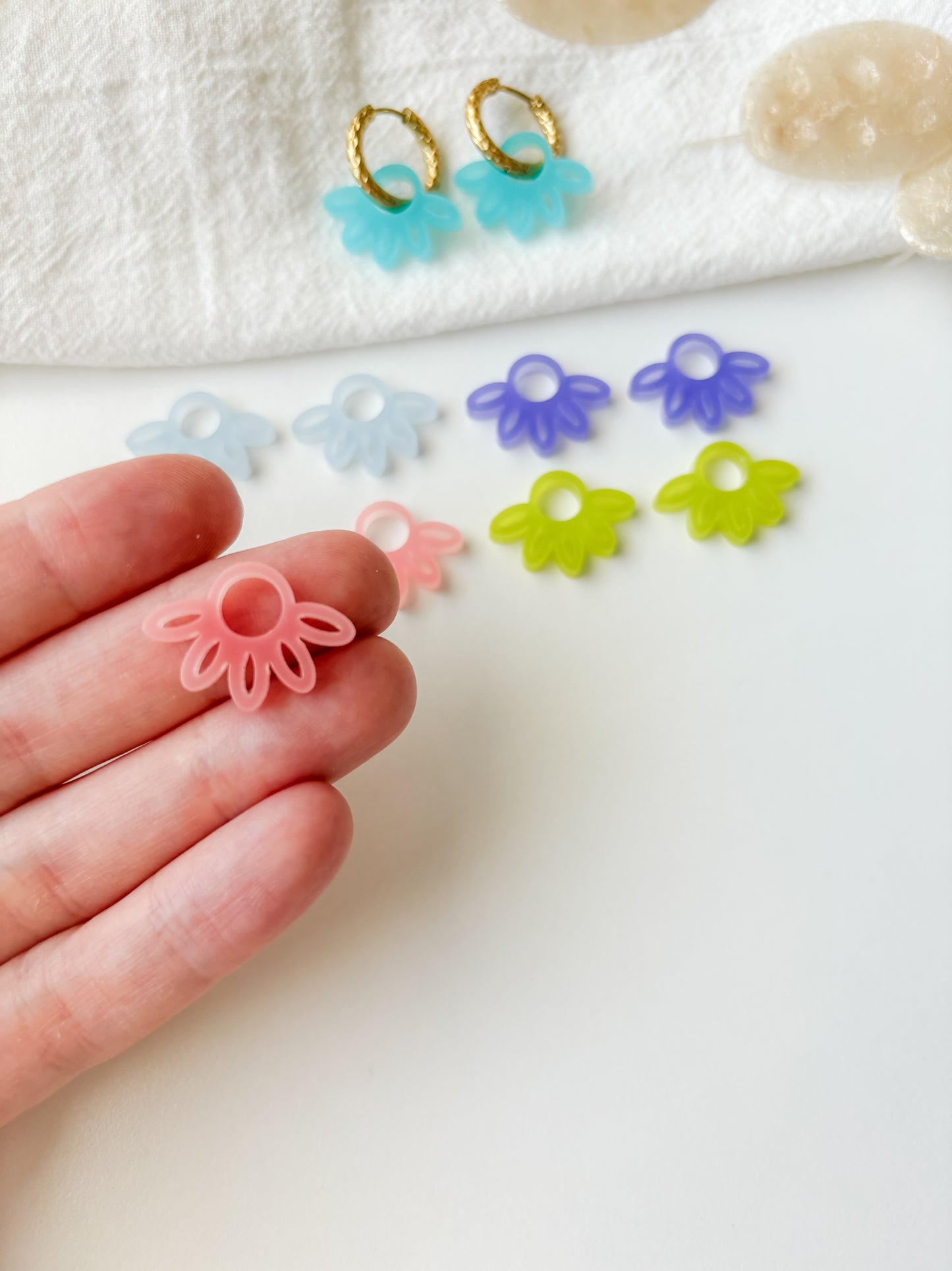 Pendant flower 20x15mm, 1 pair