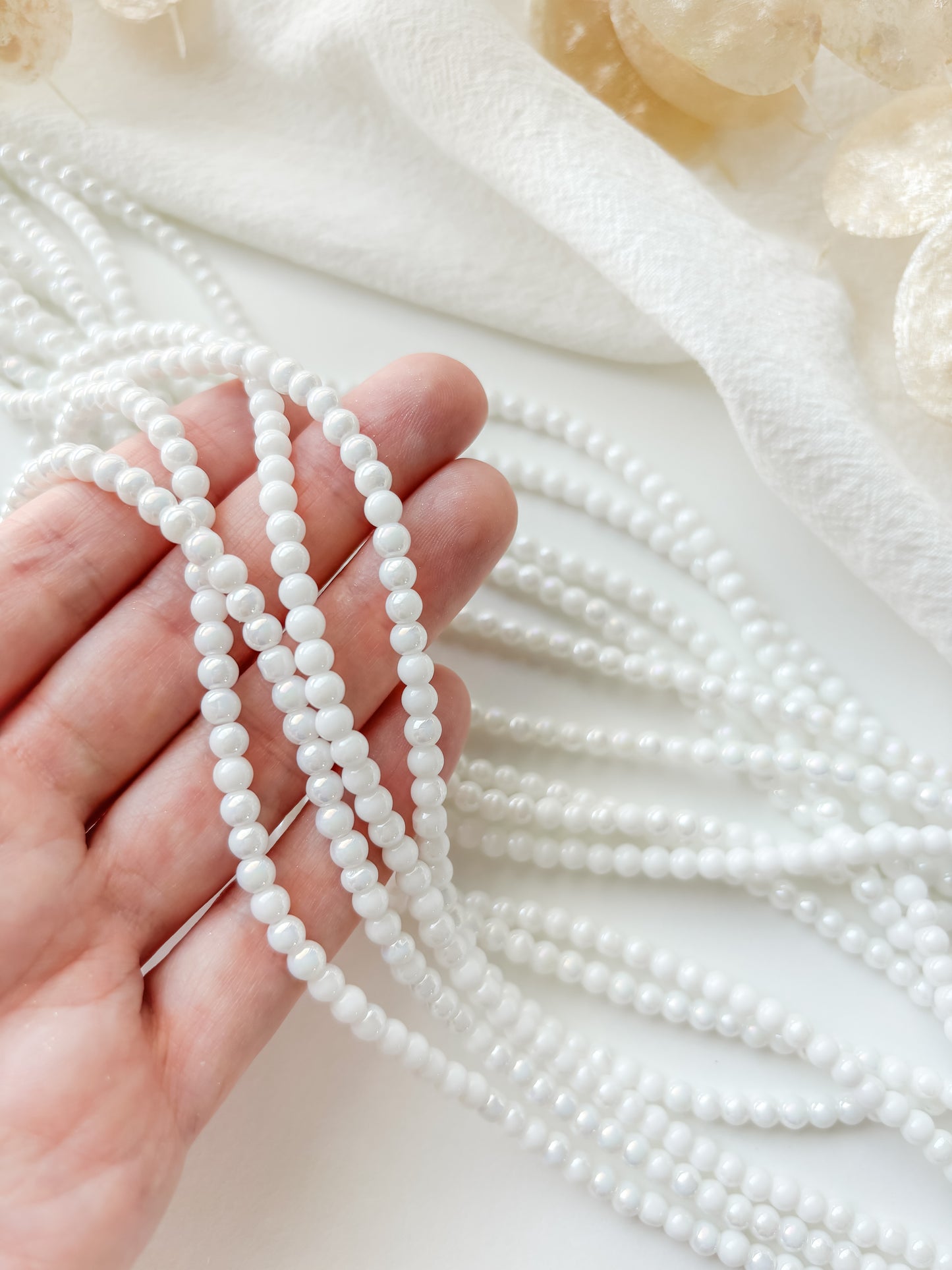 Glass bead white 4~4.5mm, approx. 95pcs.
