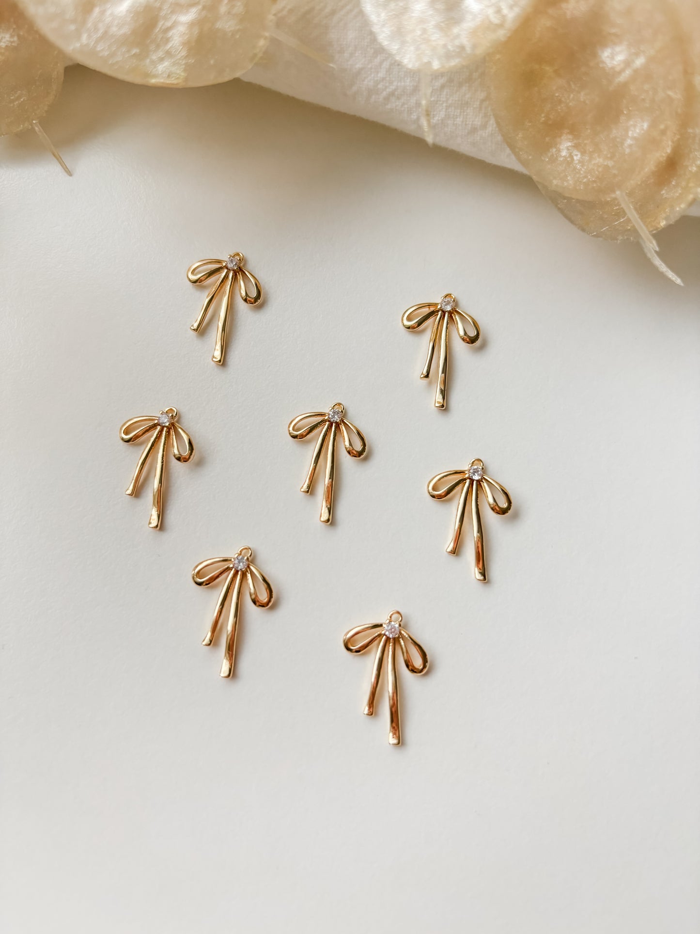 Pendant bow 19x13x2.5mm, 1pc