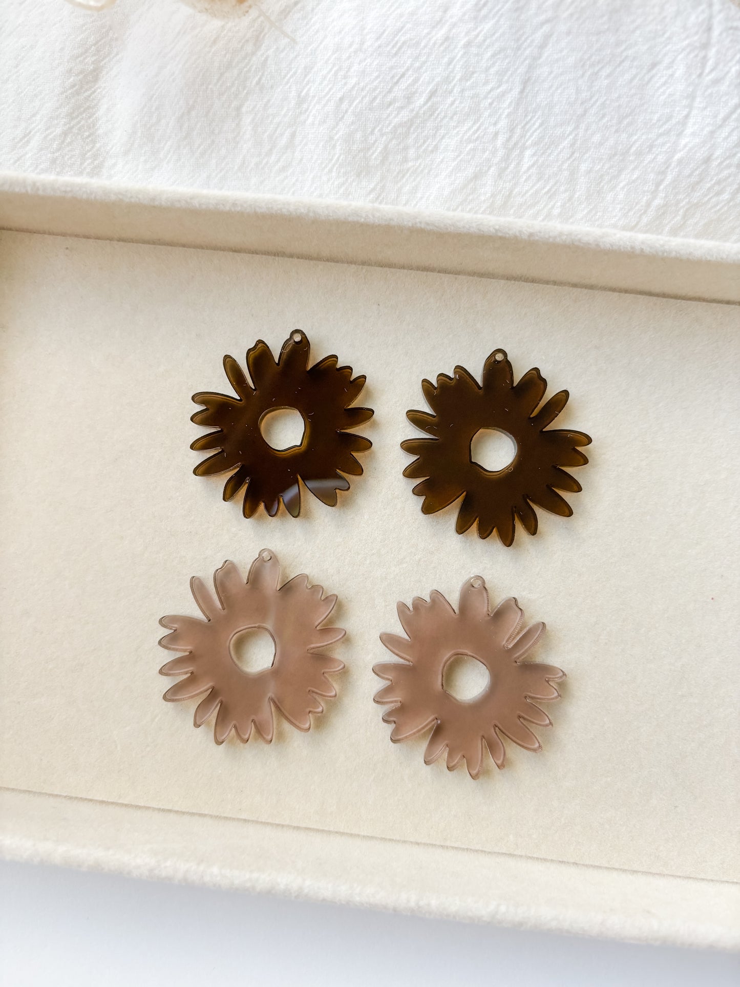 Pendant flower 40mm, 1 pair