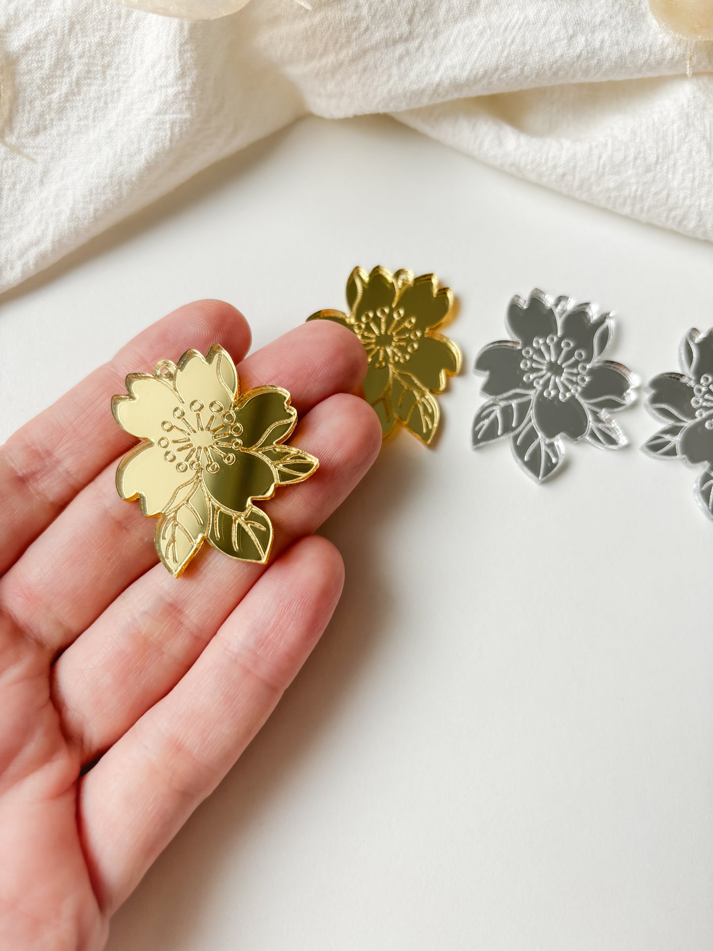Pendant flower 35x30mm, 1 pair