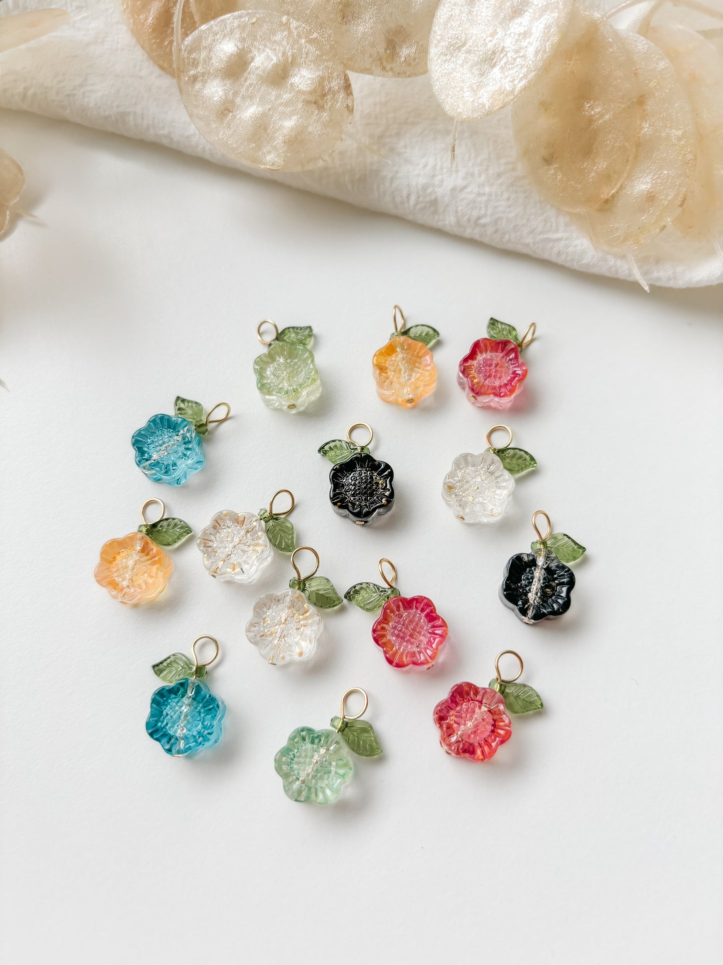 Glass pendant flower mix, 6pcs