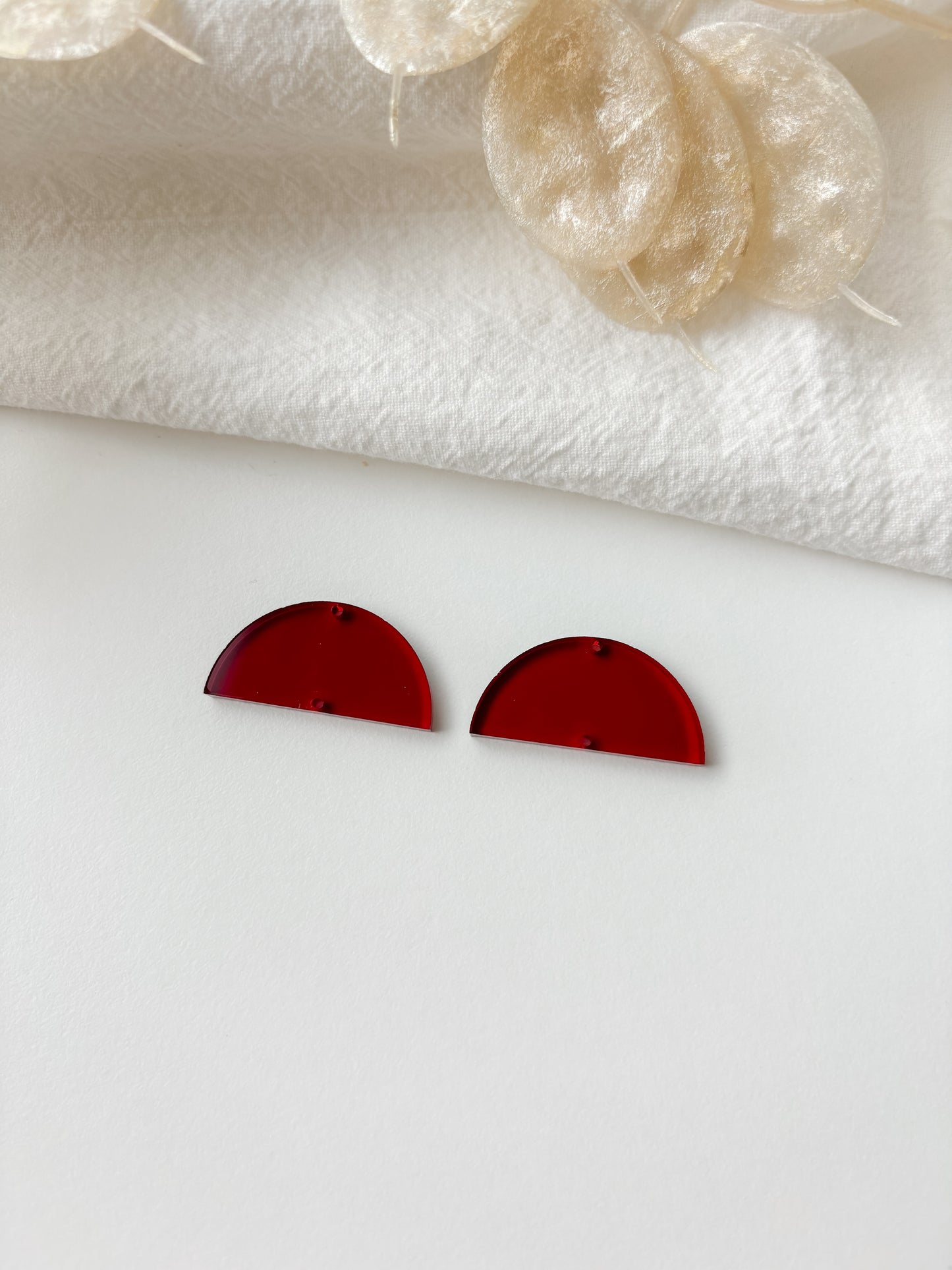 Jewelry divider red transparent 15mm
