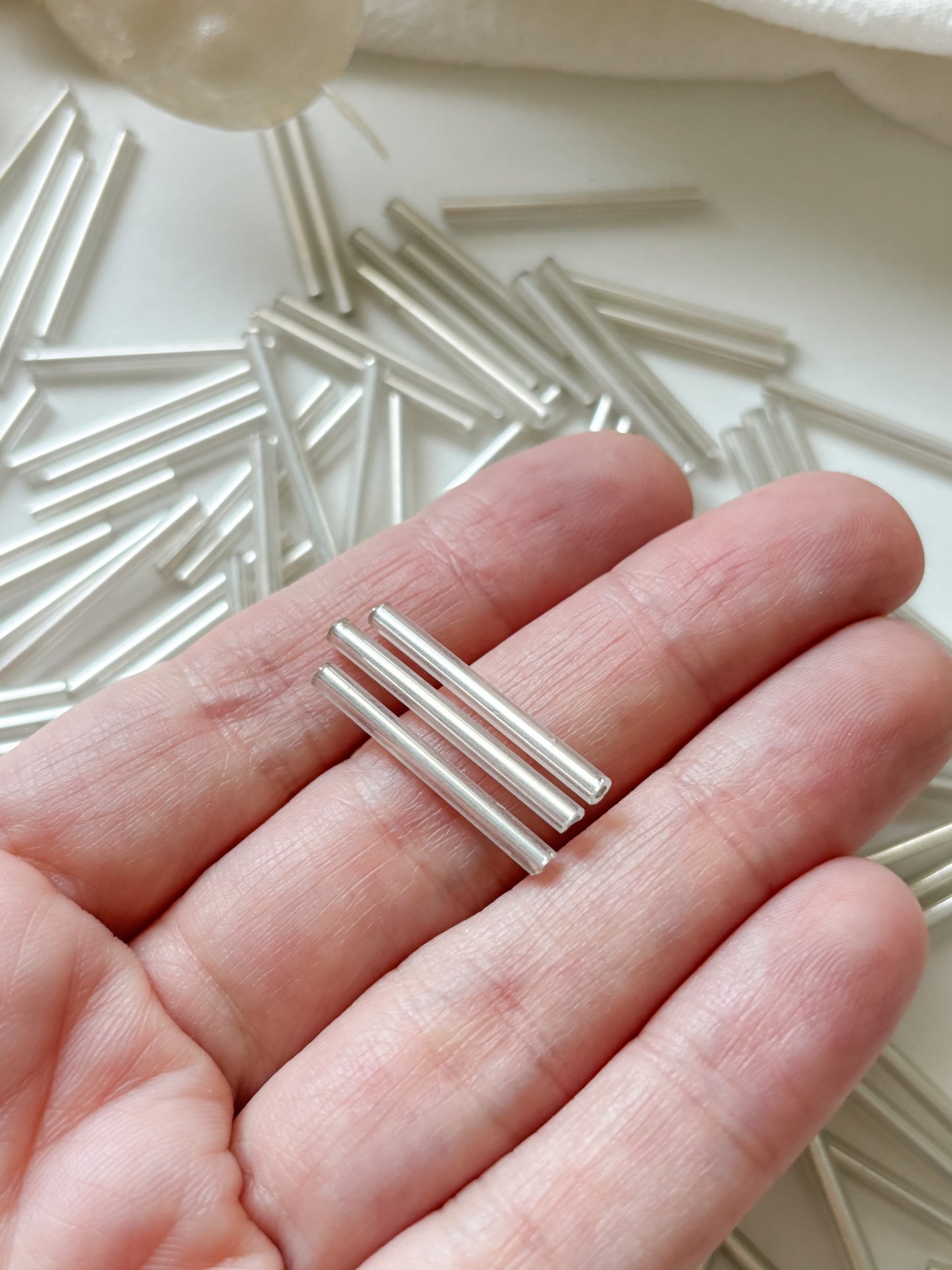 Lasihelmi hopeanvärinen 25x2.5mm, 50kpl