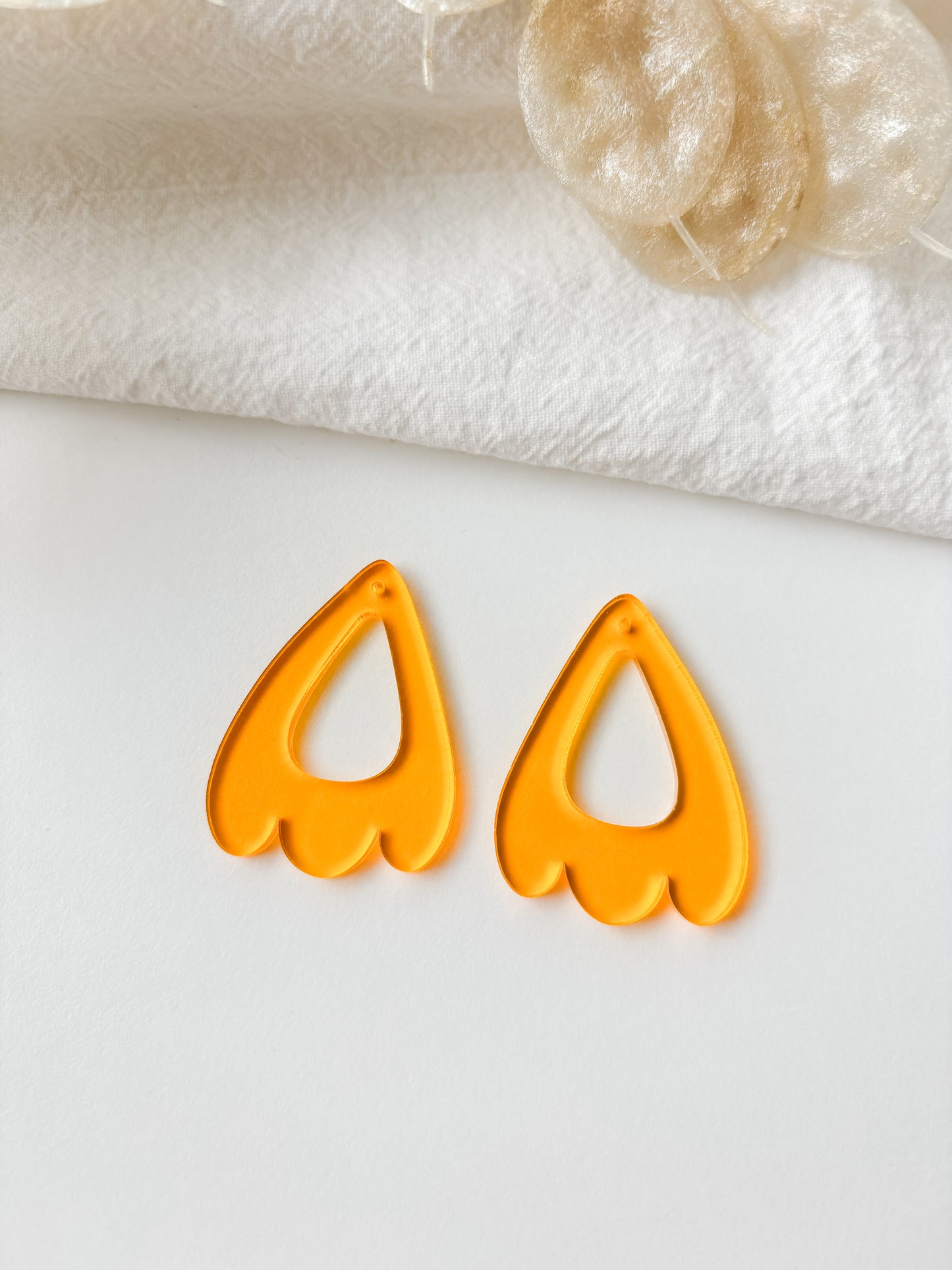 Pendant yellow transparent 40mm