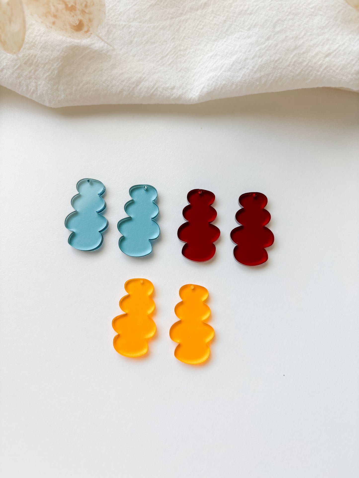Pendant, acrylic, 1 pair