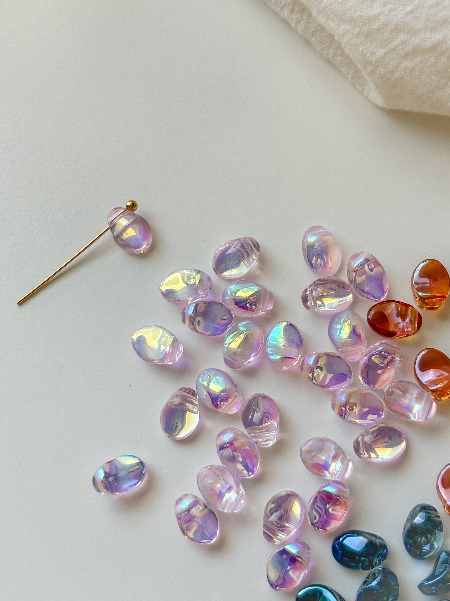 Glass pendant 8.5x6x4.5mm, 20pcs