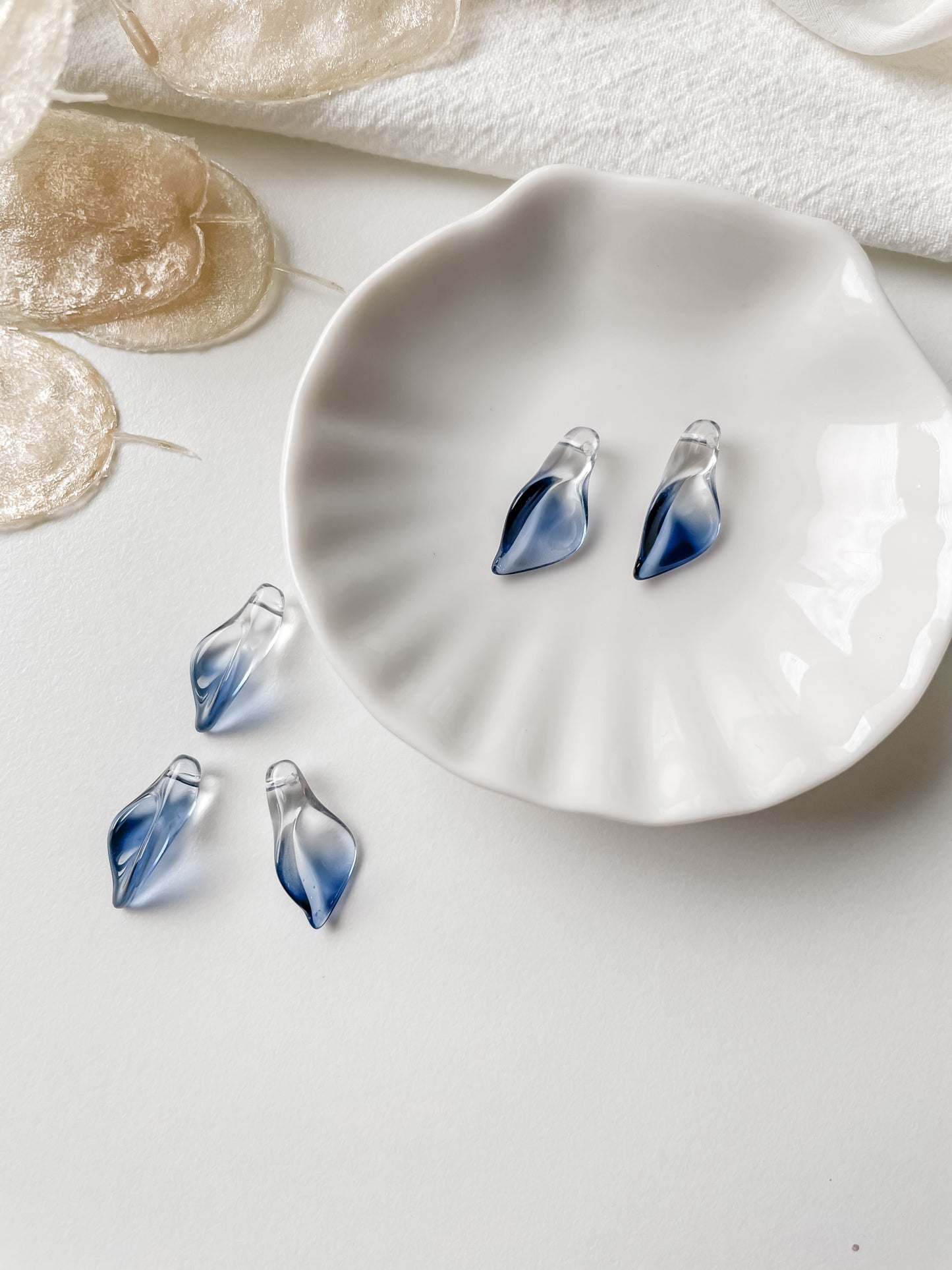 Pendant calla, glass pendant petal blue, 1pc