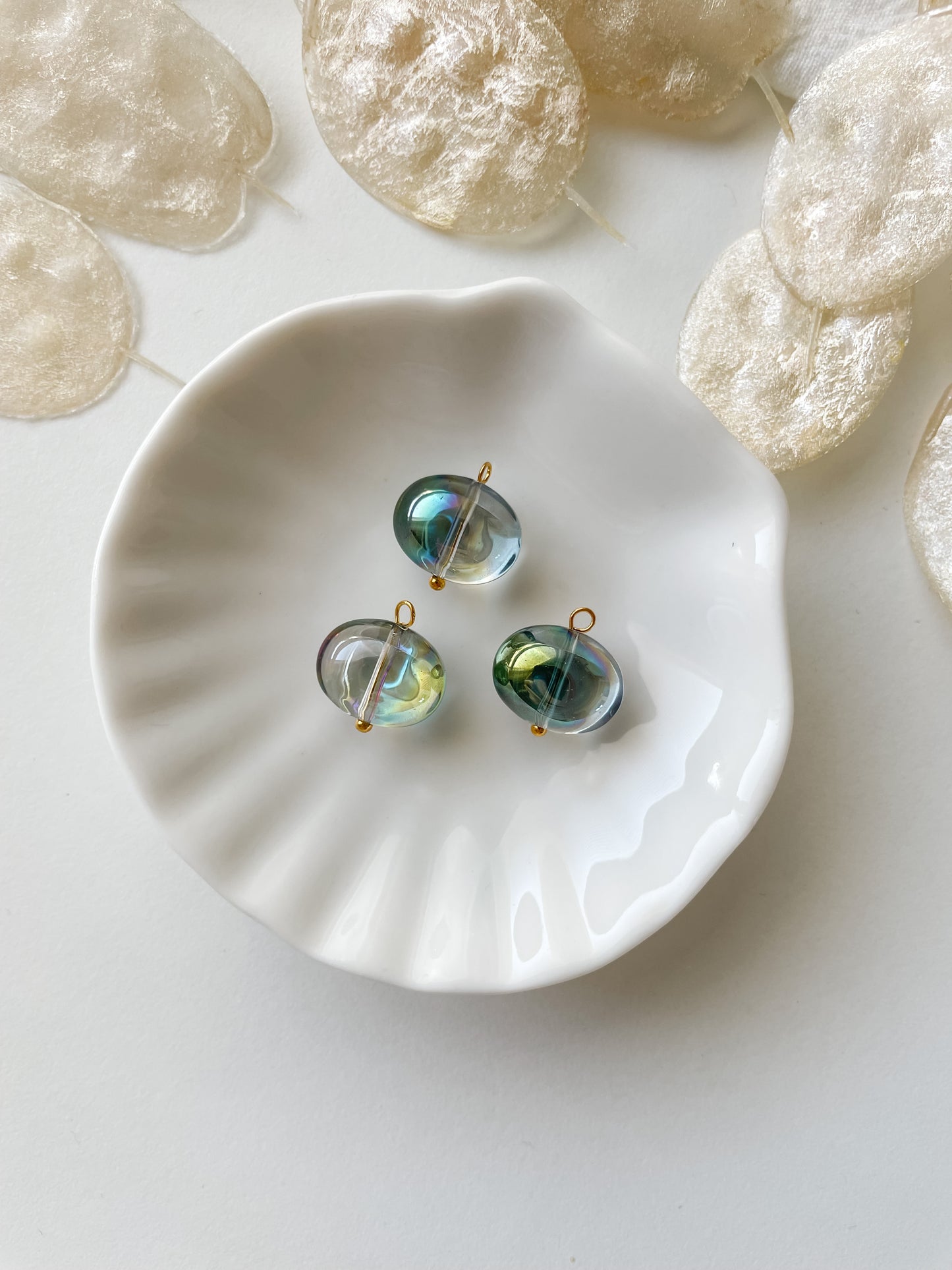Oval pendant, glass, 15.5x14mm, 1pc