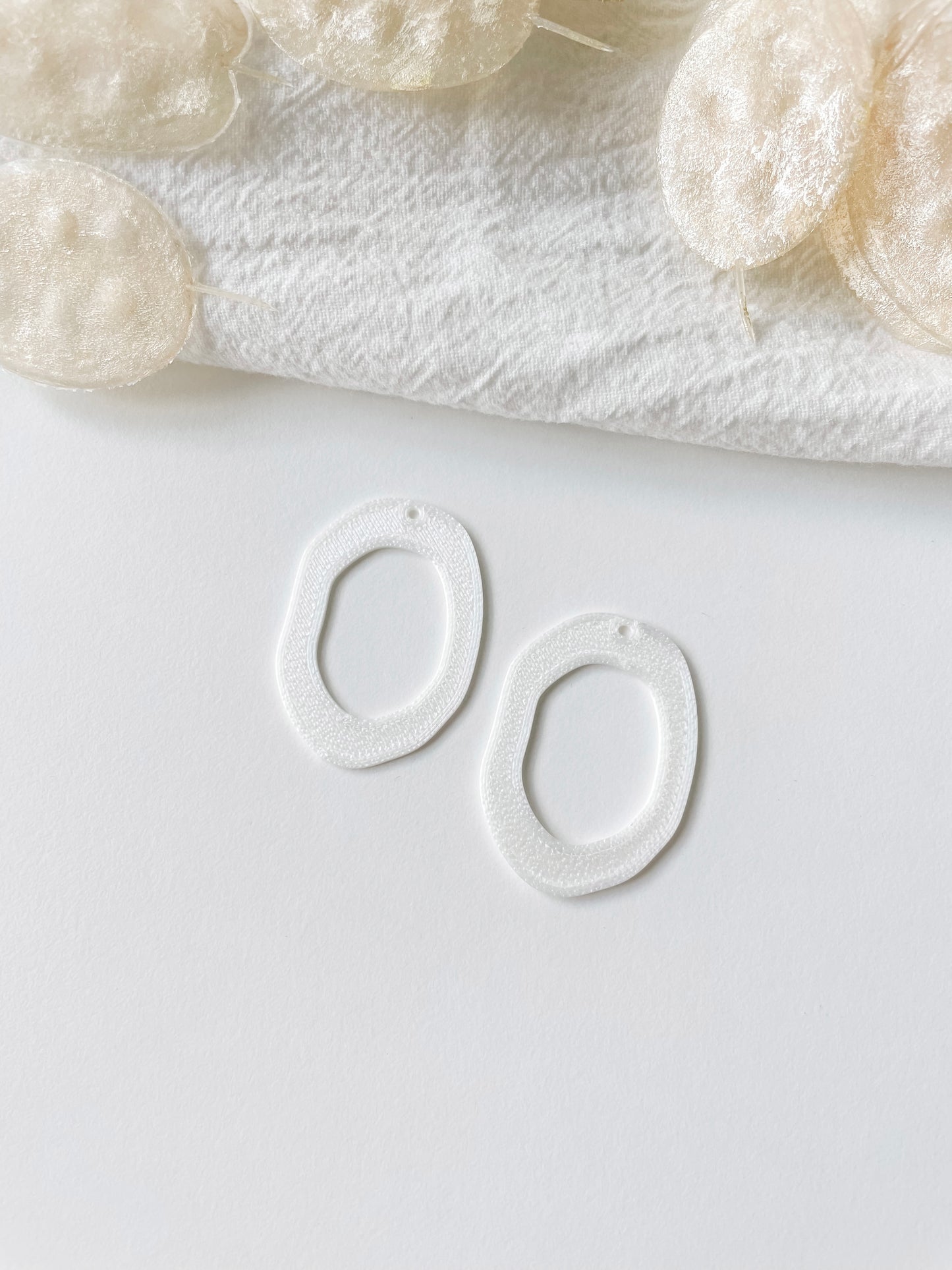 Hänge oval vit 1 par