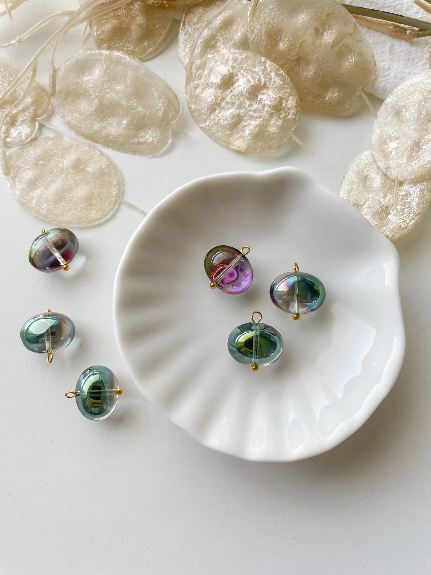 Oval pendant, glass, 15.5x14mm, 1pc