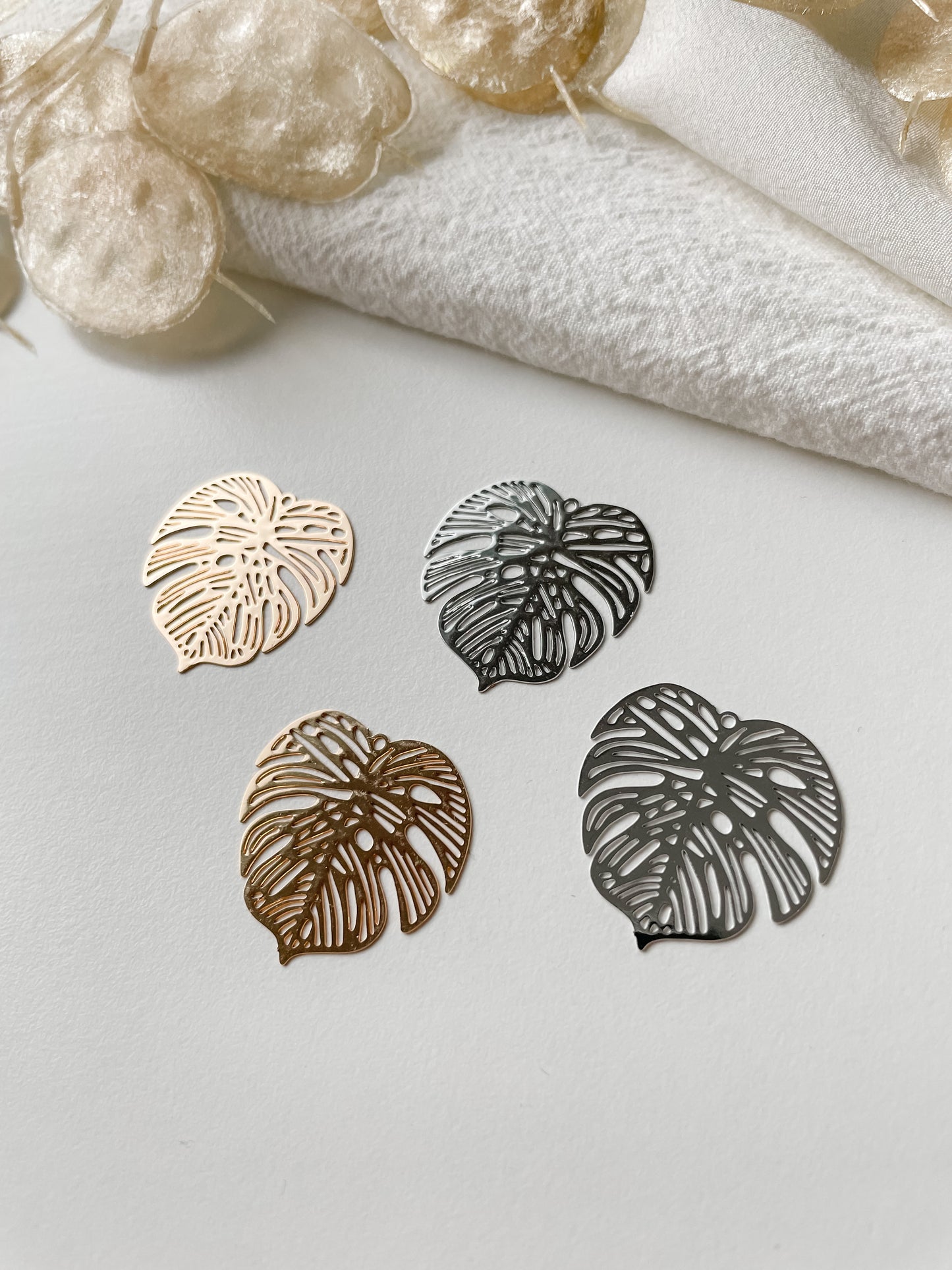 Pendant monstera leaf, 26x26x0.3mm, (durable coating), 1pc