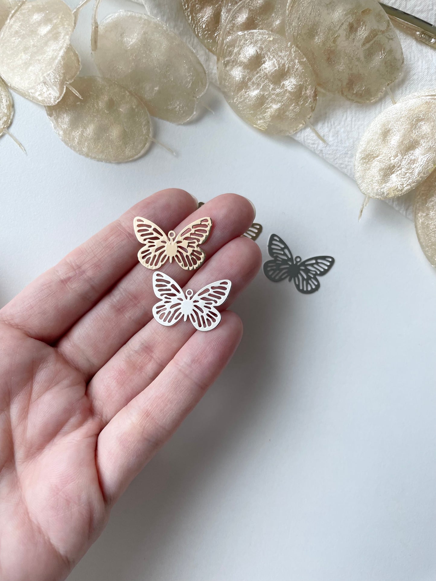 Pendant butterfly 15.5x24x0.3mm, 1pc