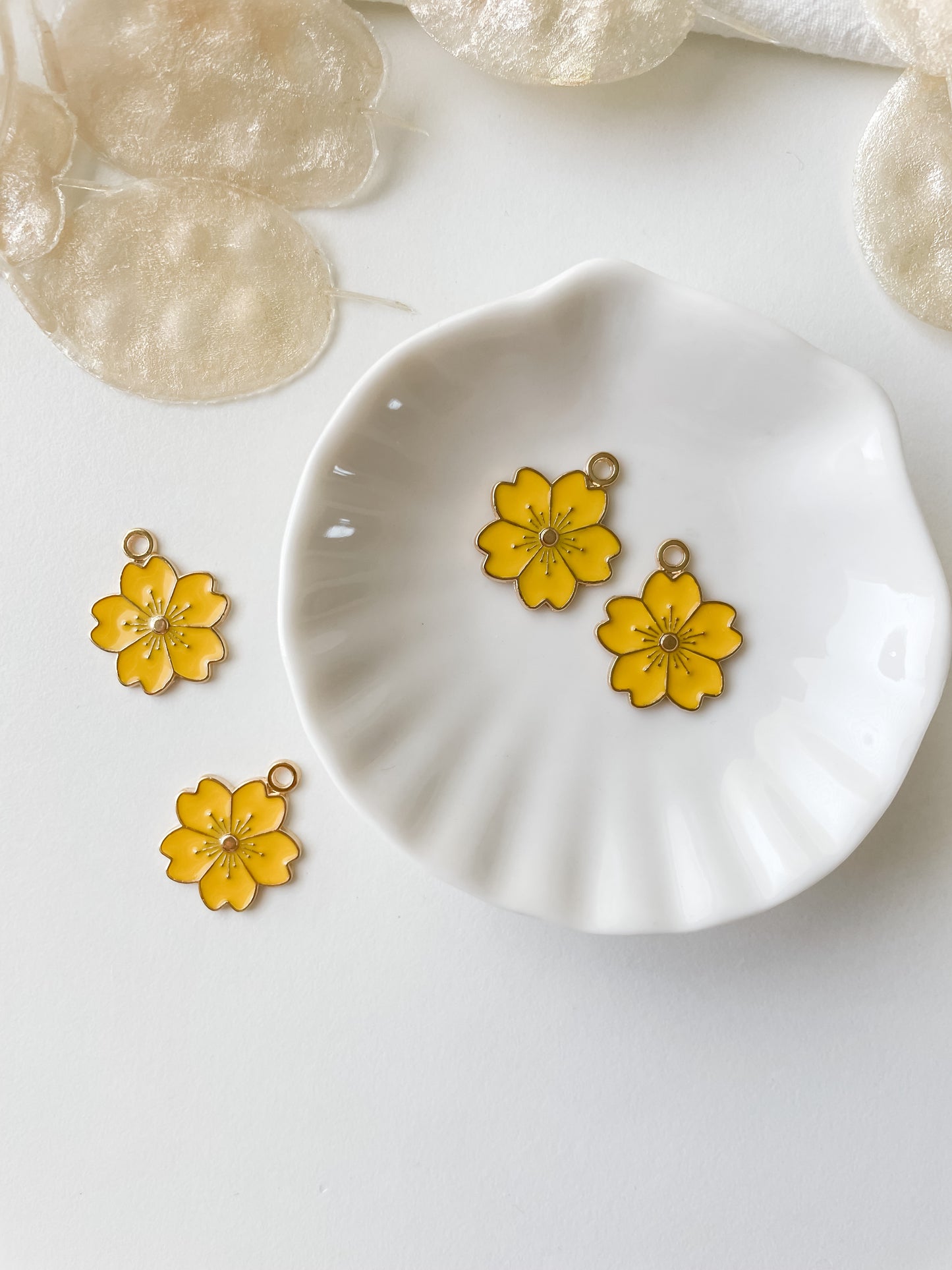 Pendant yellow flower, 20.5x17.5x1.5mm, 1pc