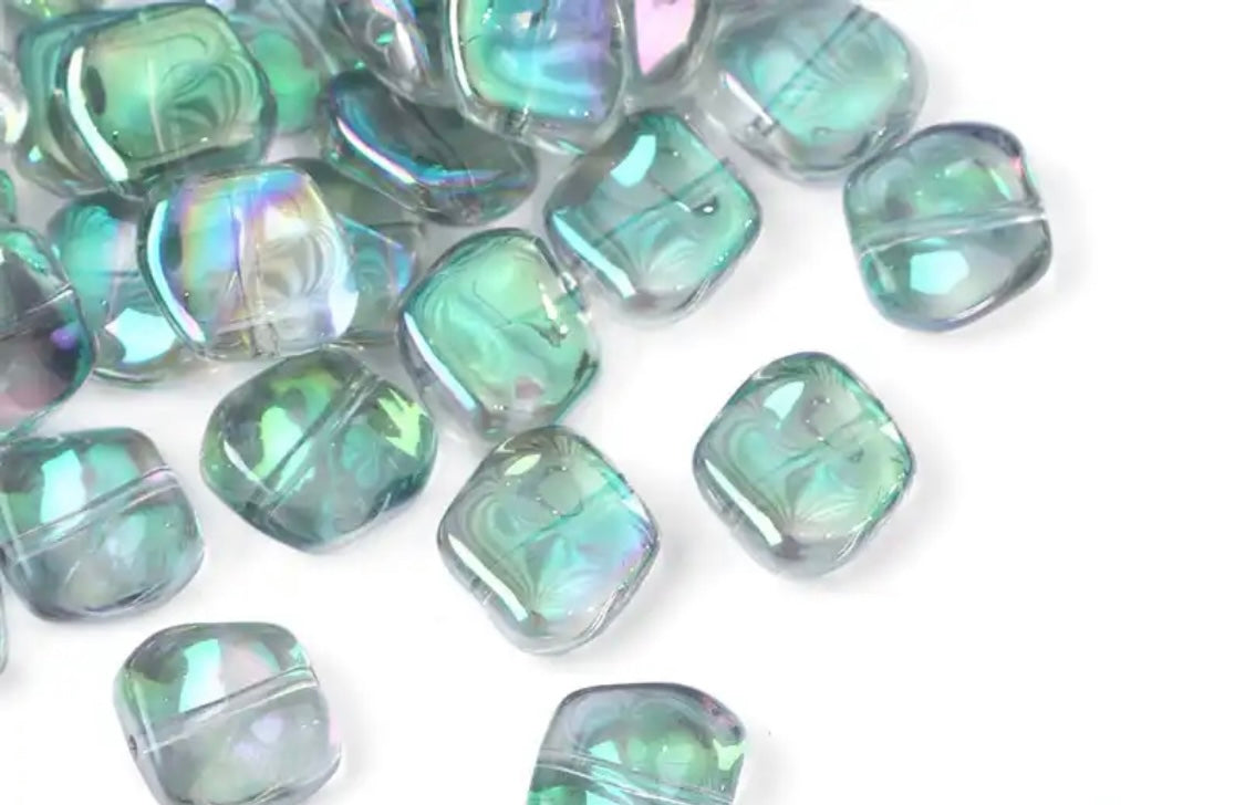Glass bead green 11x11mm, 1pc
