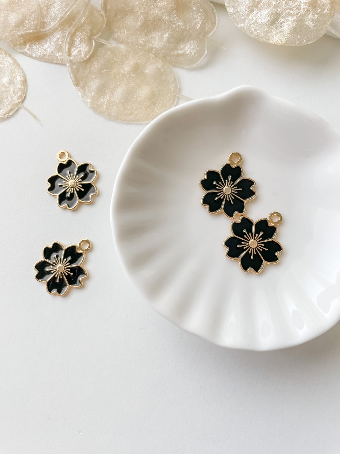 Hängsblomma, svart, 20,5x17,5x1,5 mm, 1 st