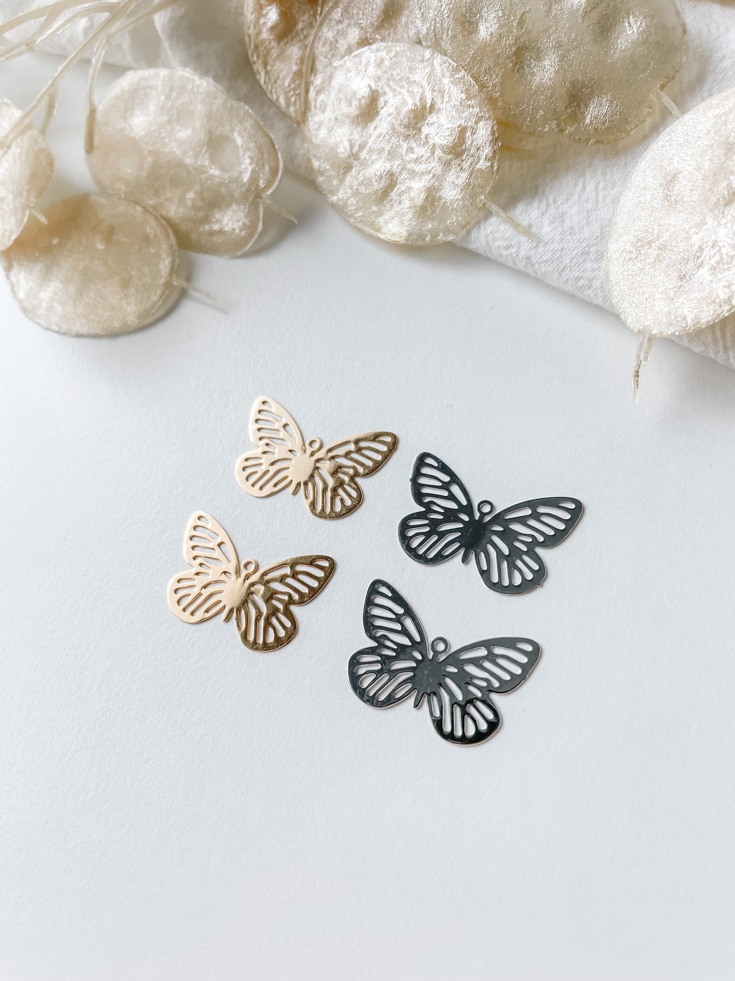 Pendant butterfly 15.5x24x0.3mm, 1pc