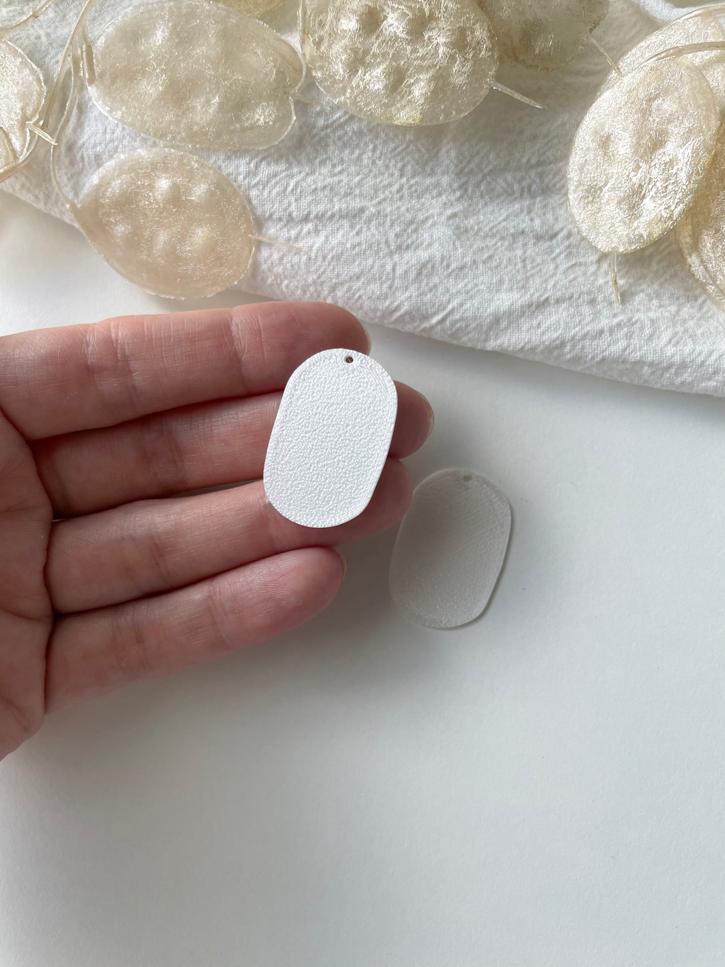Hänge oval vit 1 par