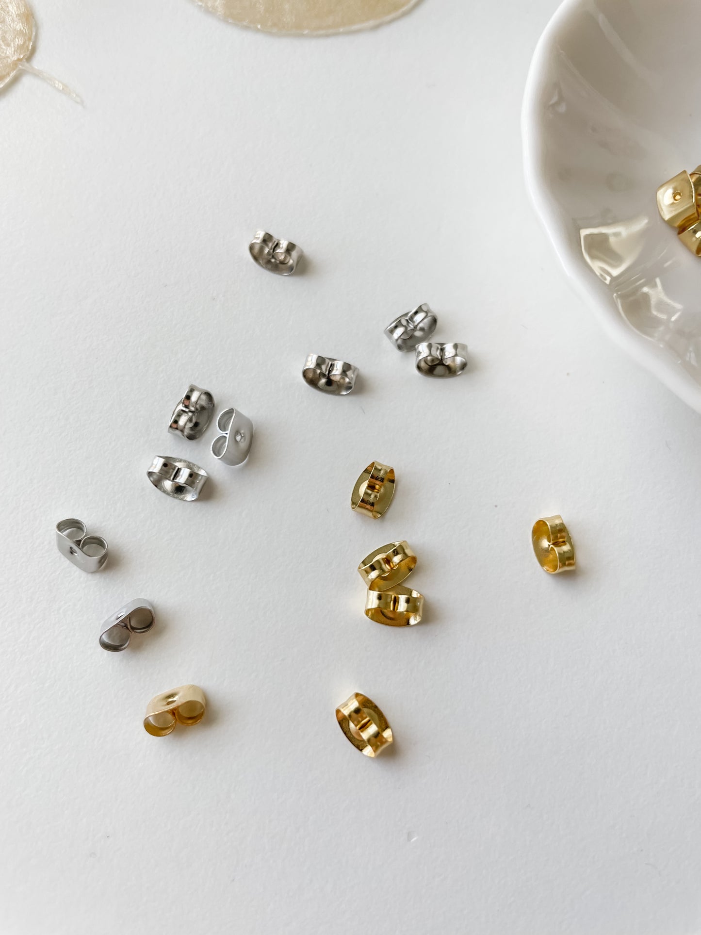 Korvakorun tausta 6x4x3mm RST 10kpl