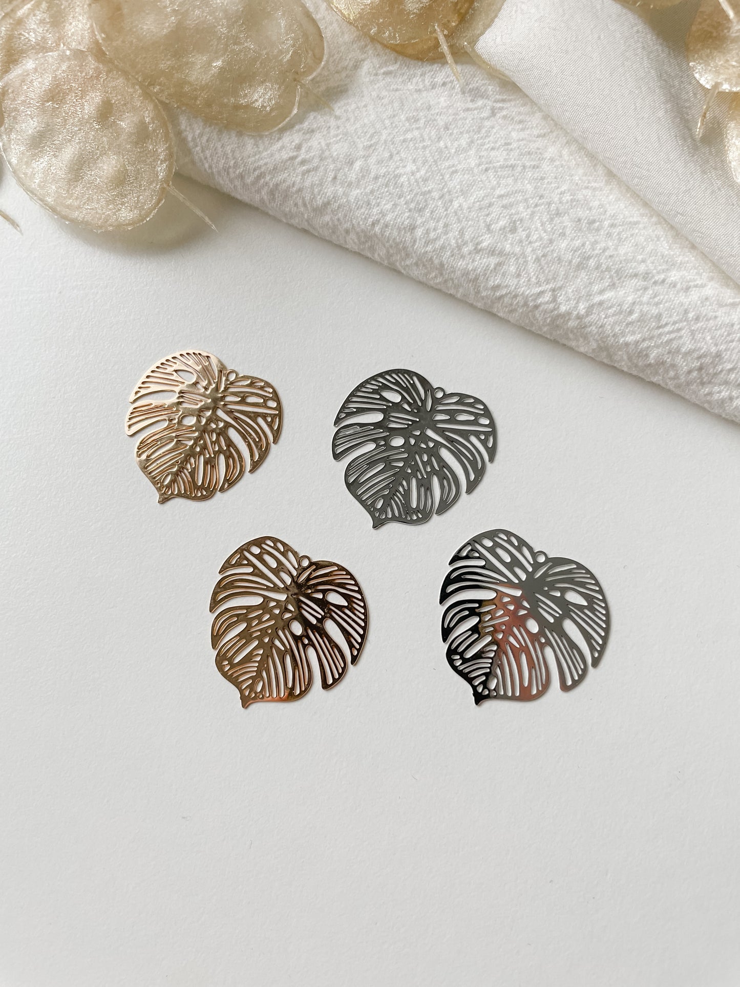 Pendant monstera leaf, 26x26x0.3mm, (durable coating), 1pc