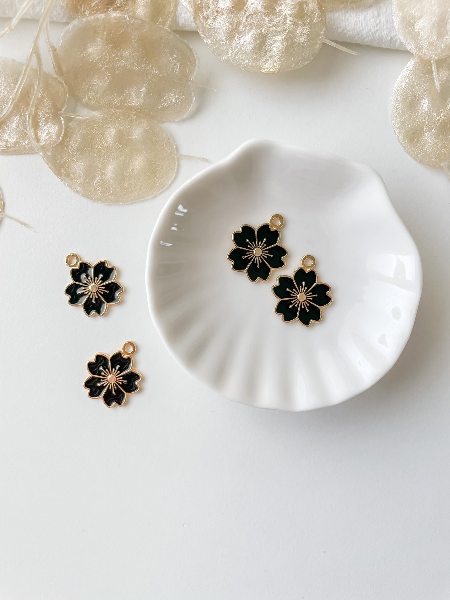 Hängsblomma, svart, 20,5x17,5x1,5 mm, 1 st
