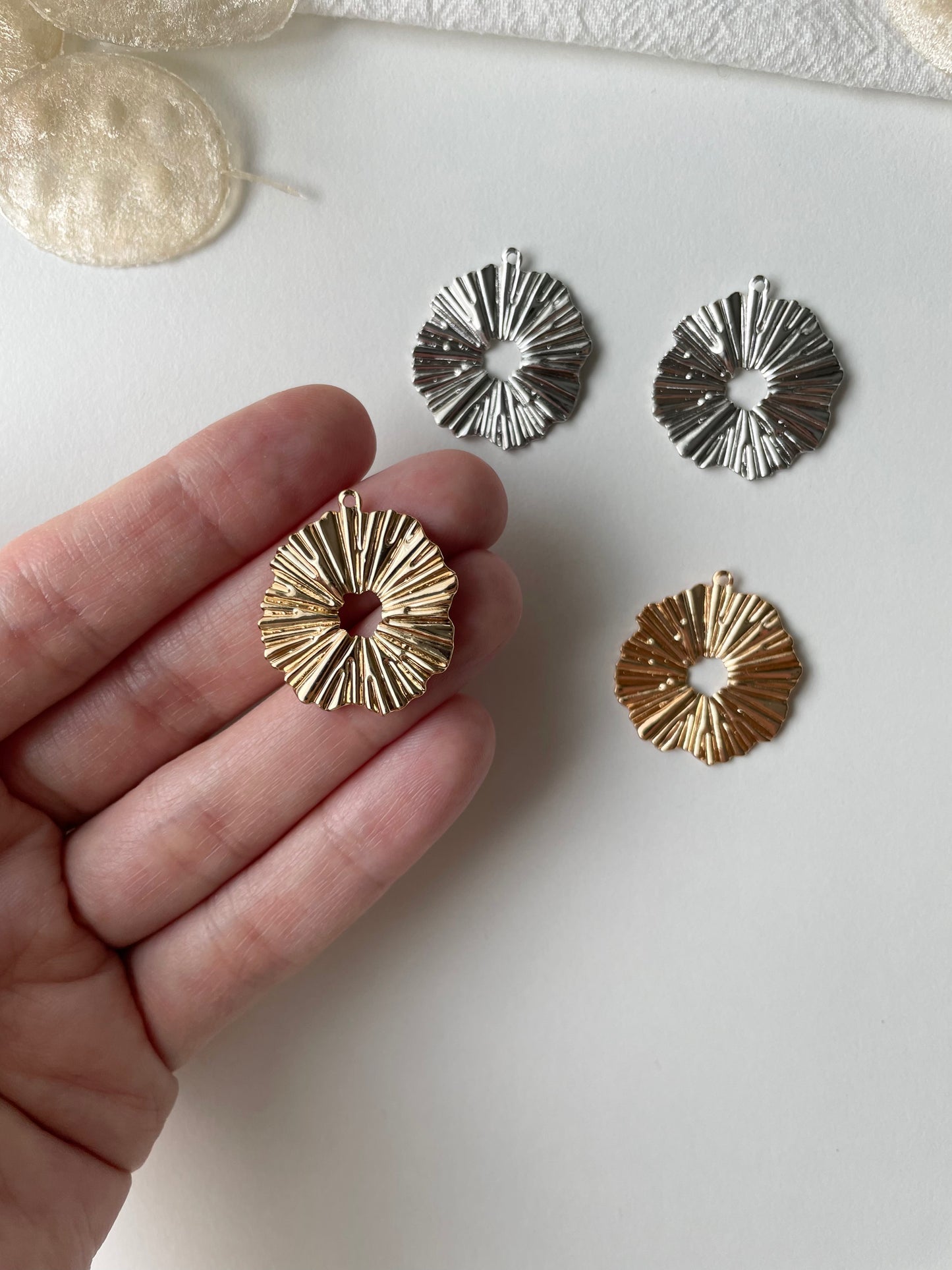 Pendant 26x23mm gold/silver 1pc