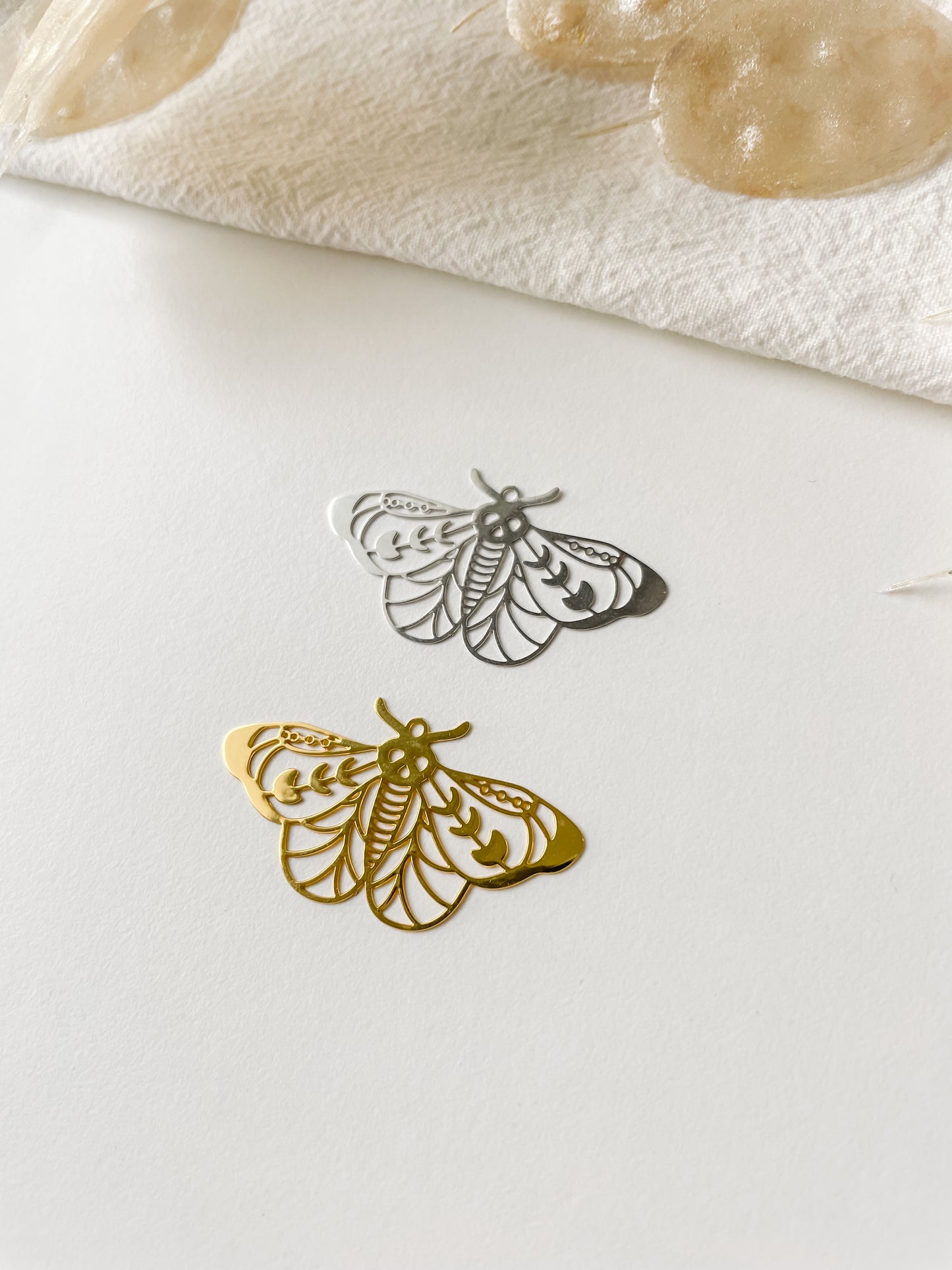 Hänge 40x22x0,3mm guld/silver 1st