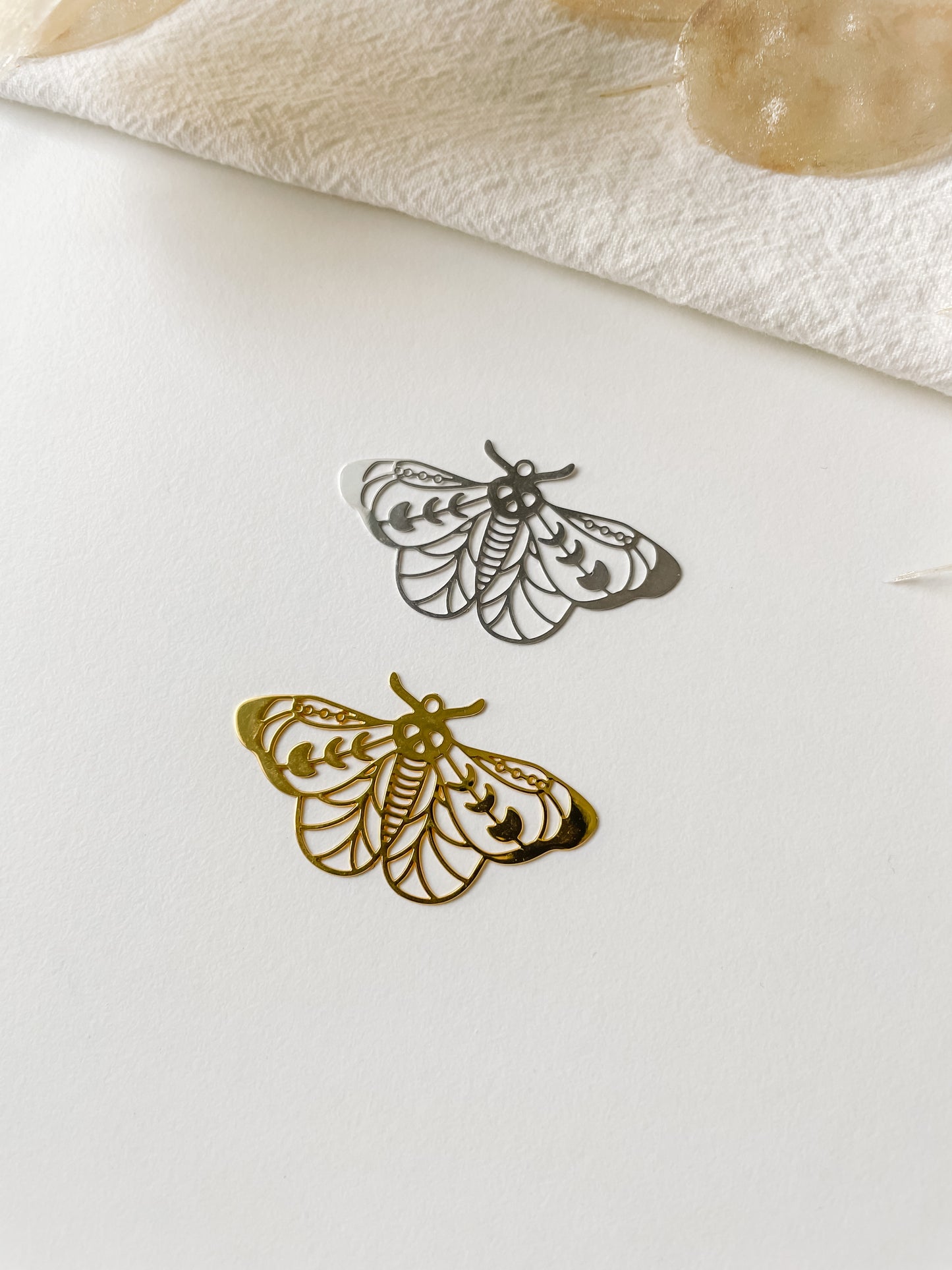 Hänge 40x22x0,3mm guld/silver 1st