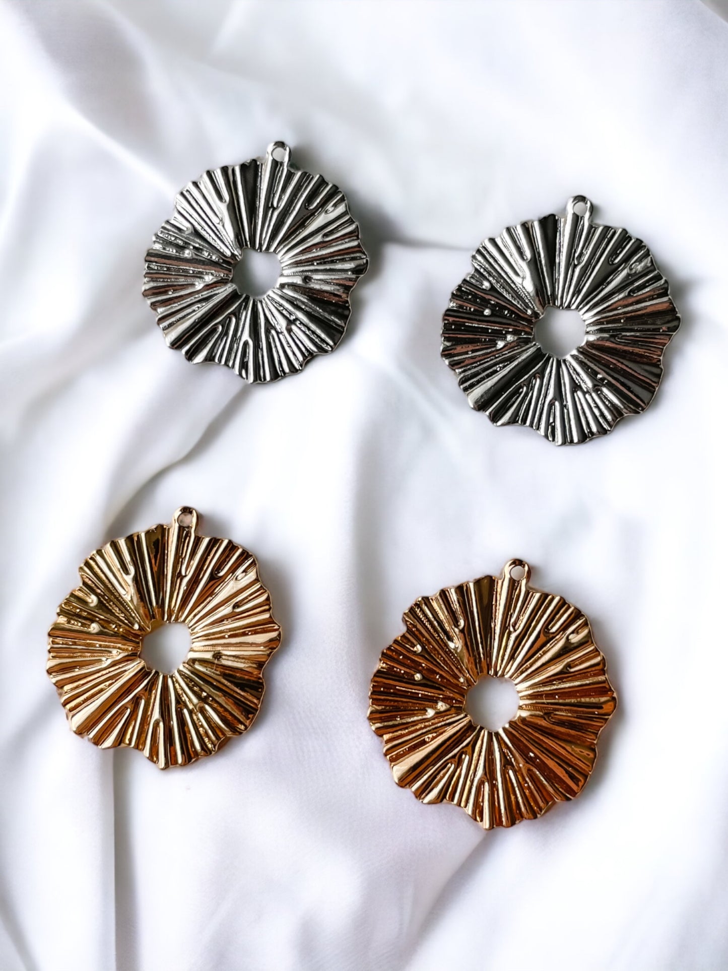 Pendant 26x23mm gold/silver 1pc