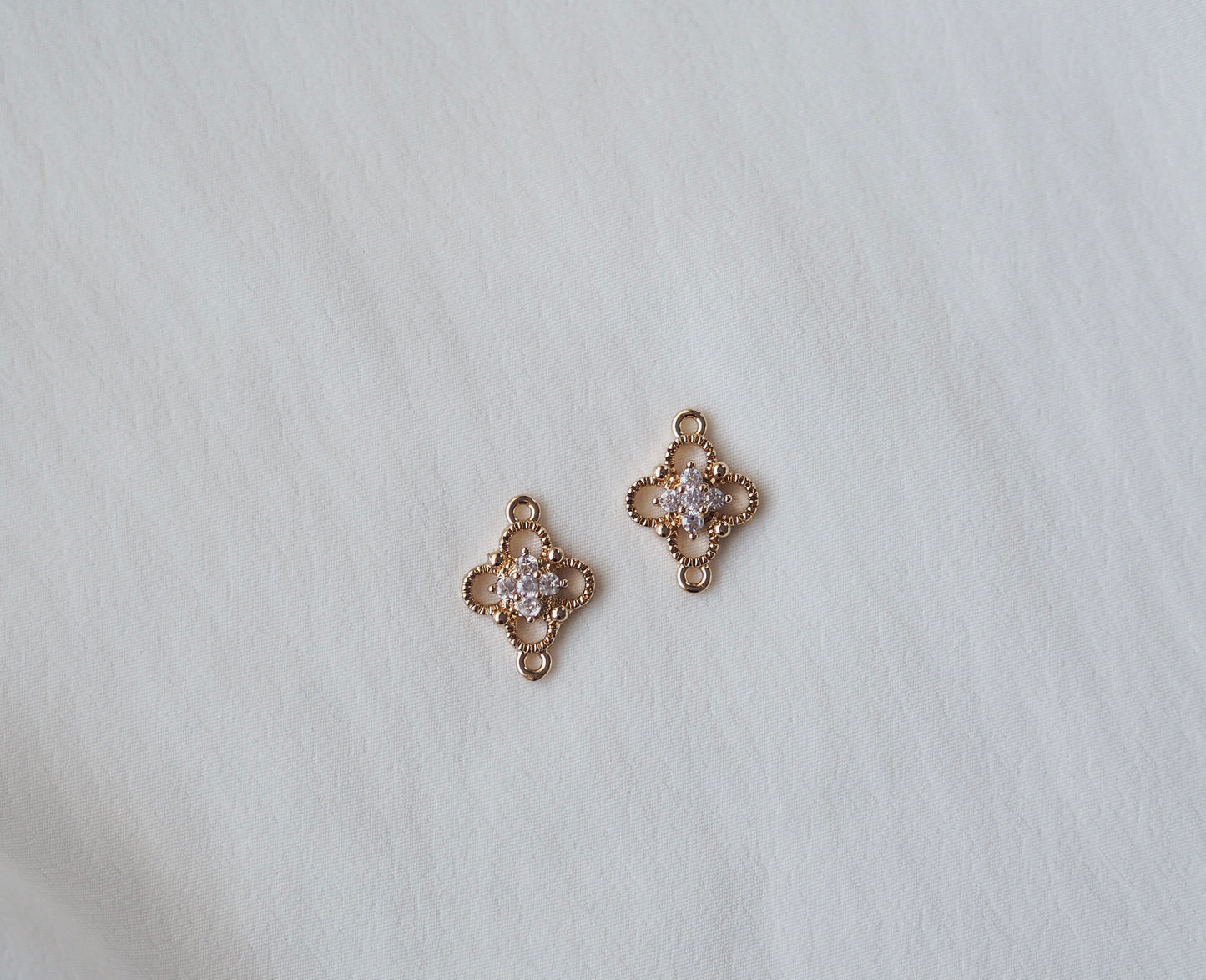 Korunjakaja riipus zirkonia 12x17mm 1kpl