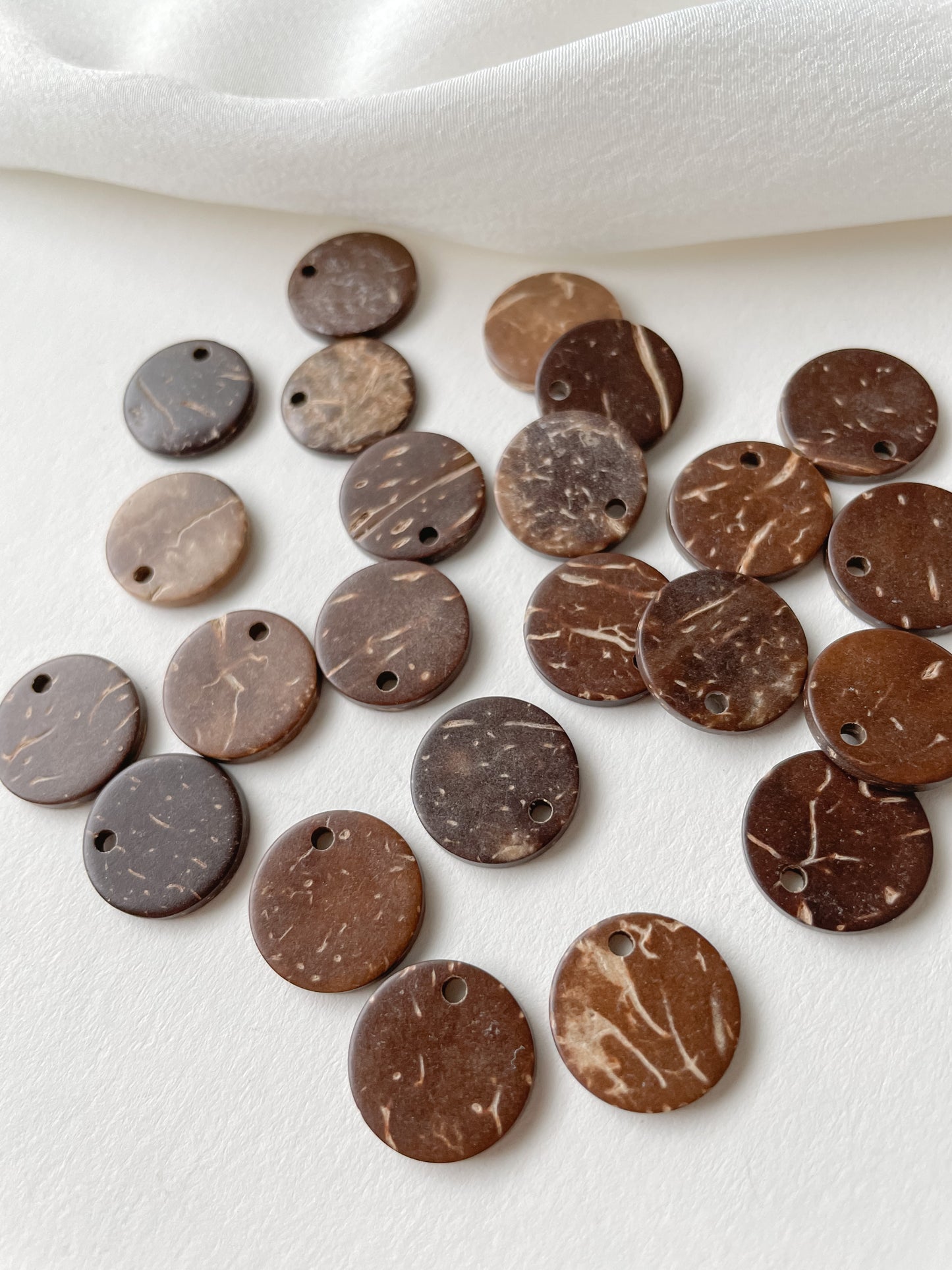 Pendant coconut 15mm 1pc