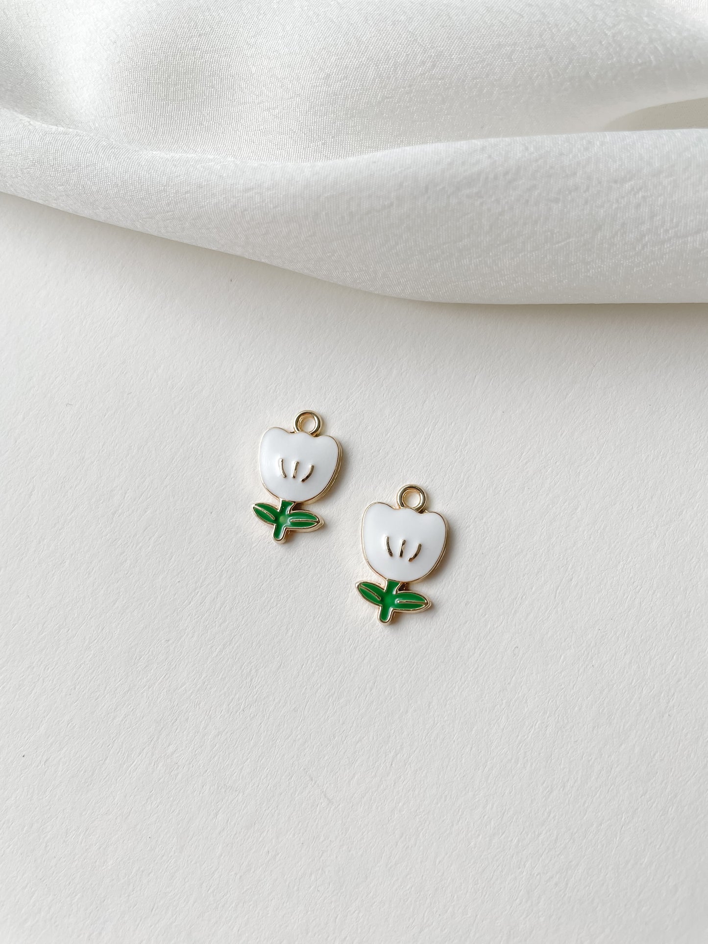 Hänge 19x12mm vit blomma 1st