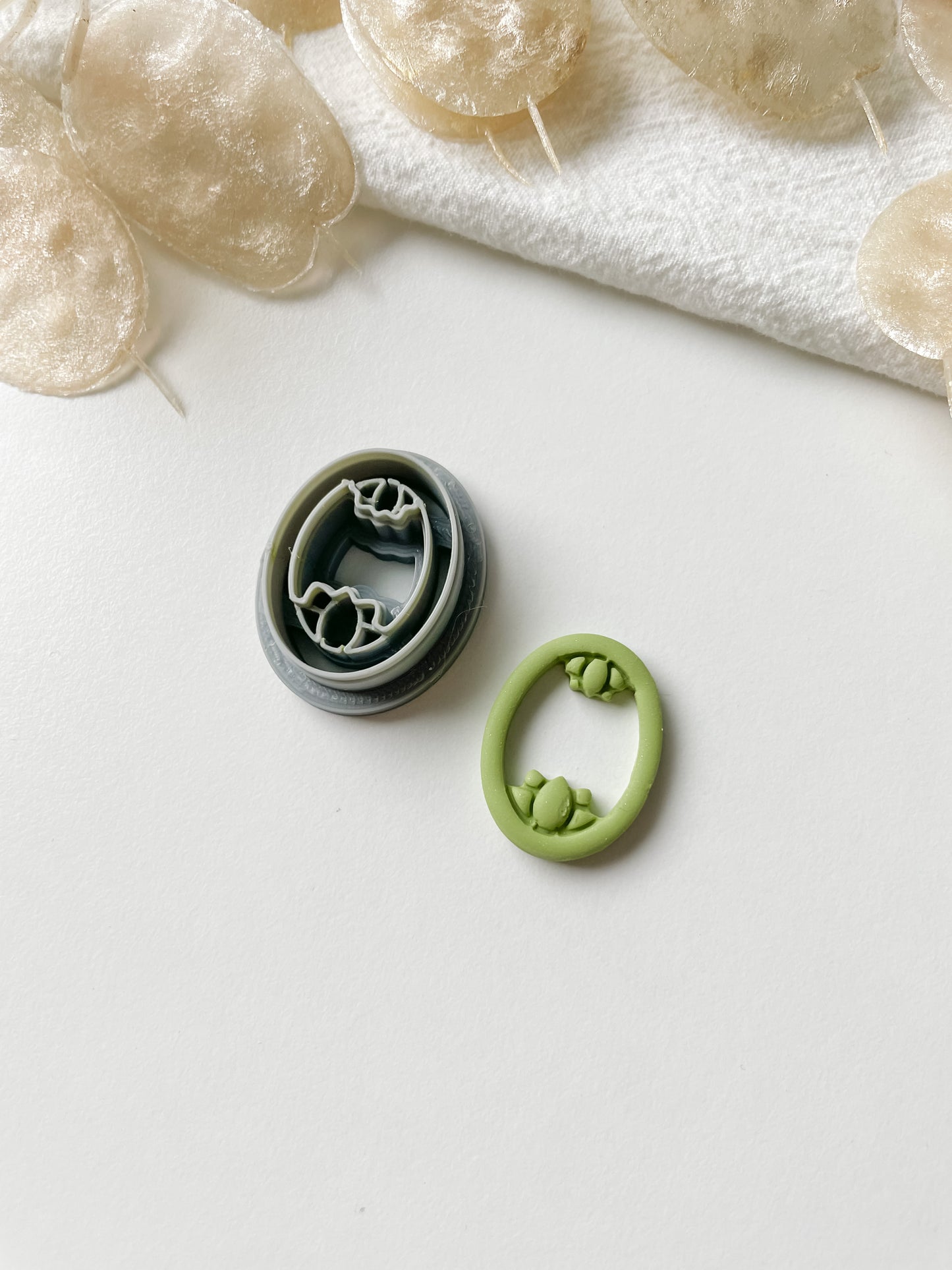 Jewelry mold oval lotus, m215