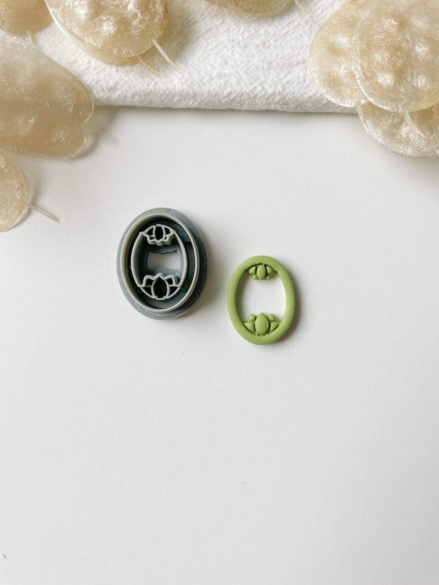 Jewelry mold oval lotus, m215