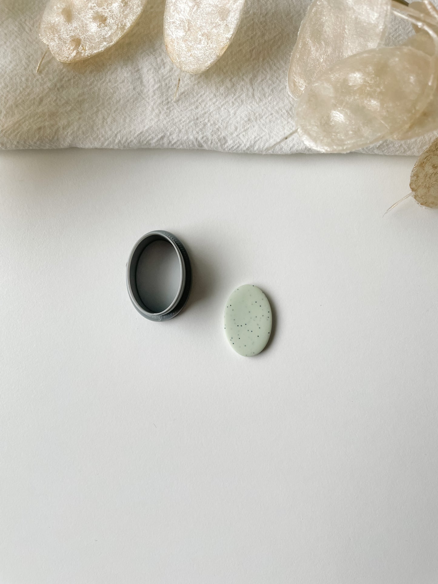 Oval mold, m221