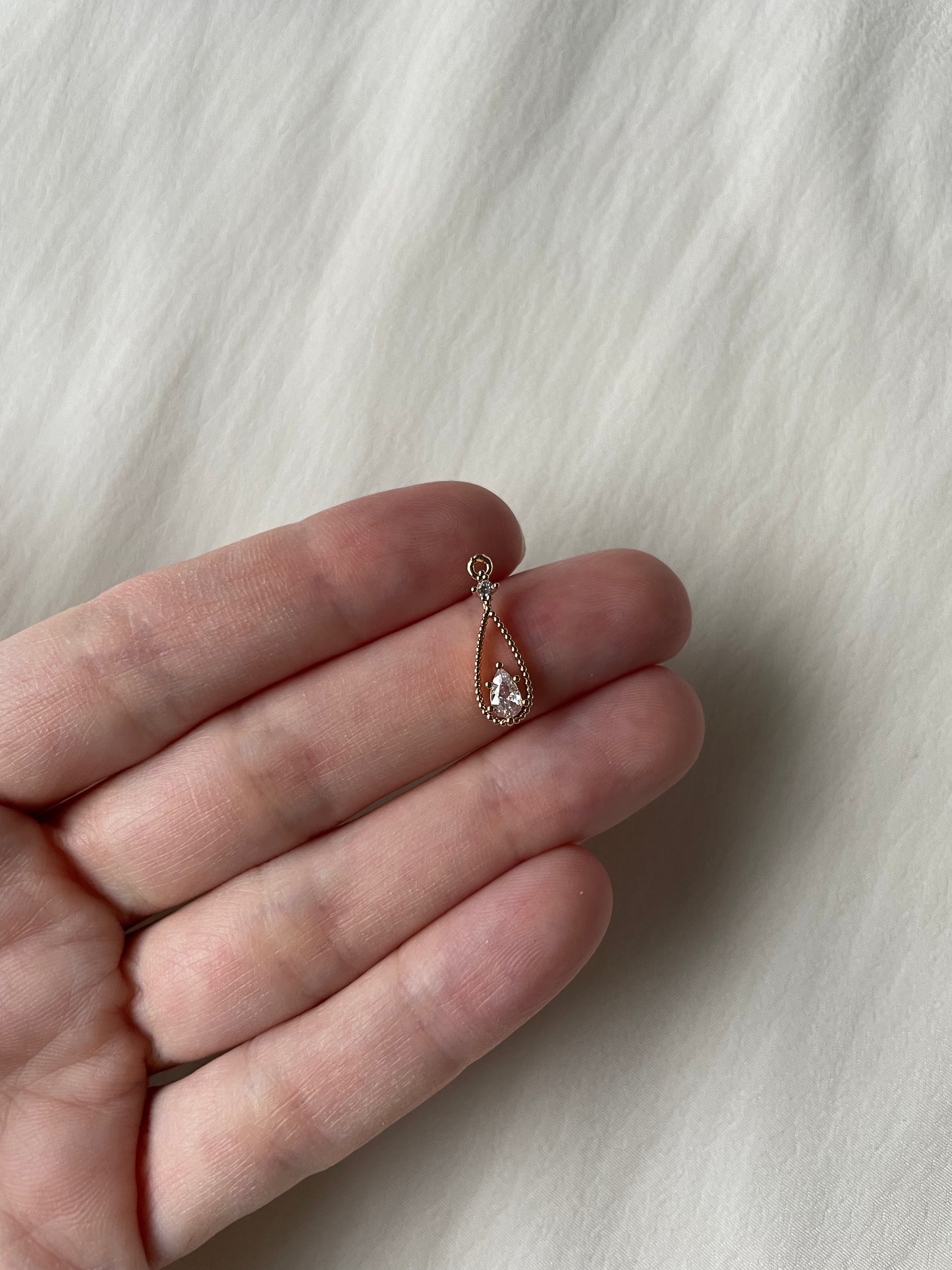 Riipus zirkonia 6x18mm 1kpl