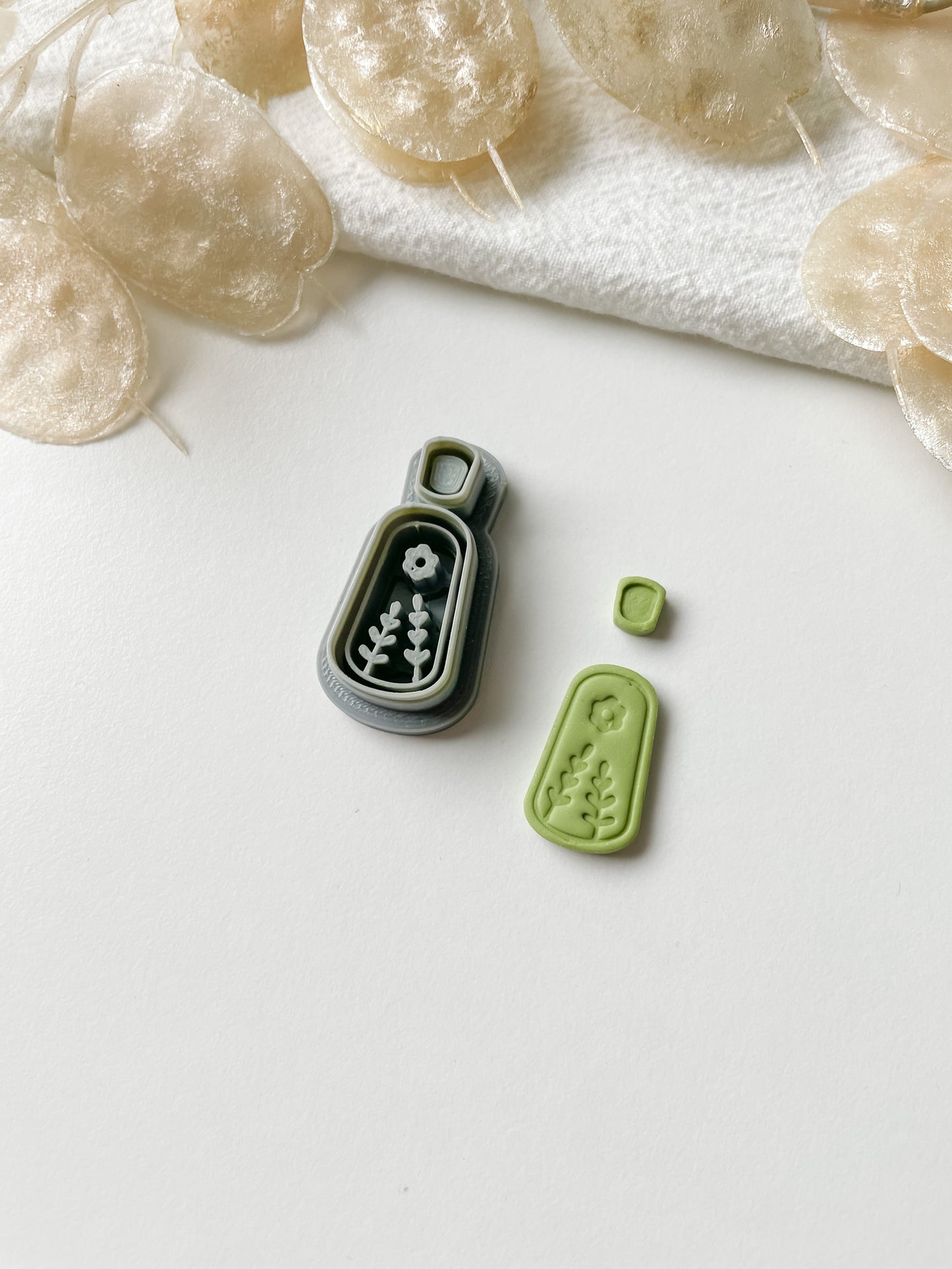 Muotti kukka, korumuotti, korvakorumuotti, m214