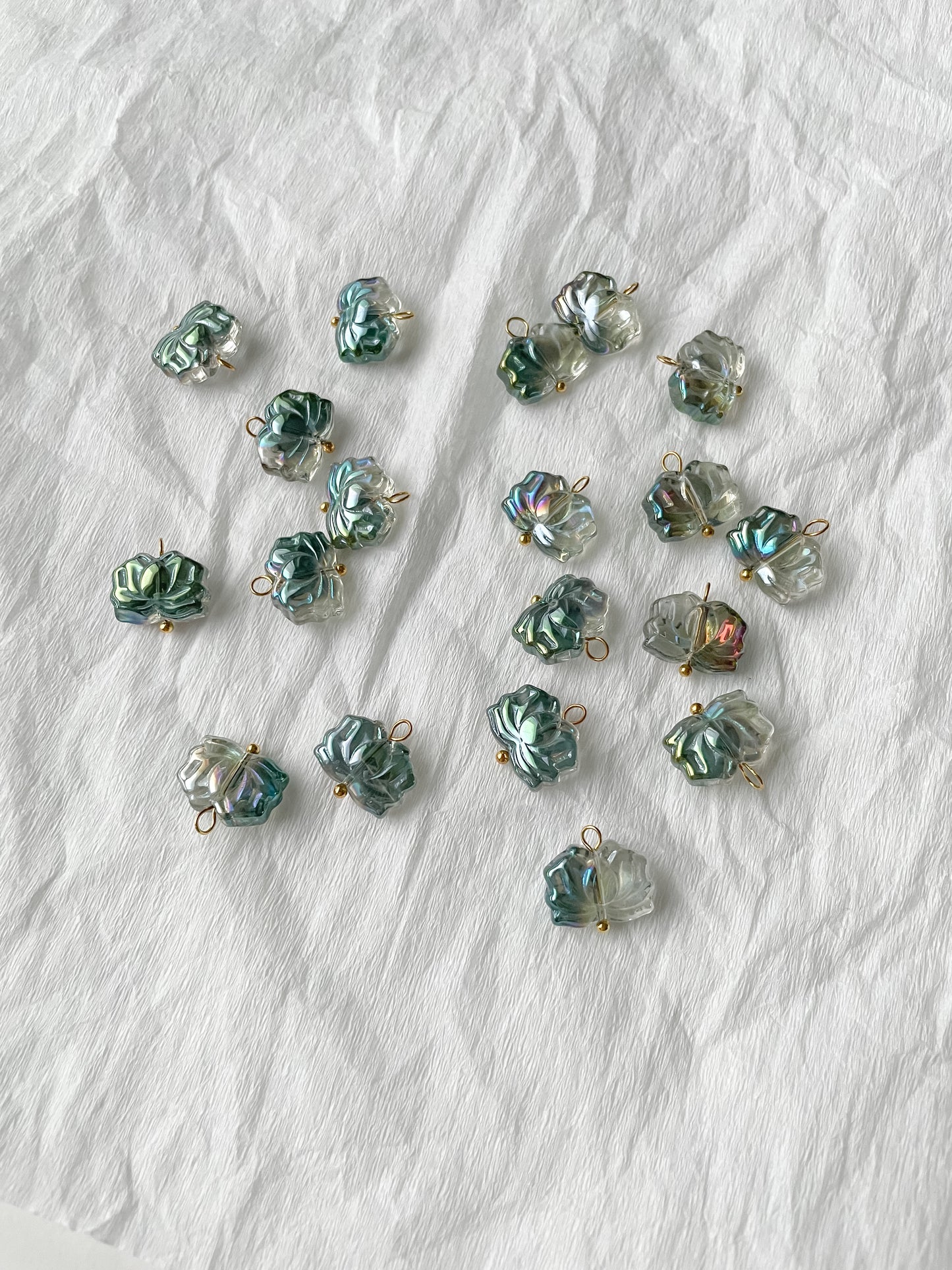Pendant lotus, glass, 14x14x6.5mm 1pc