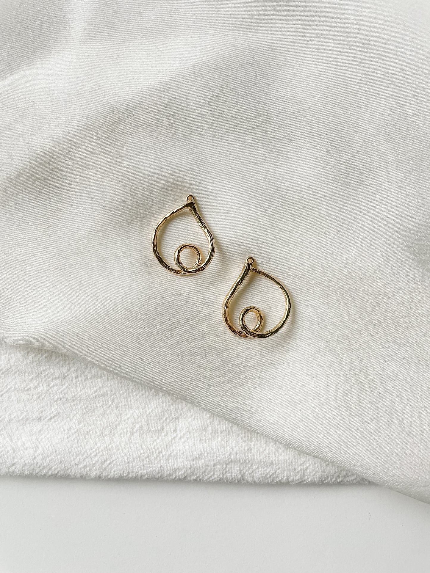 Hänge 18k guldpläterad 25x21mm 1st