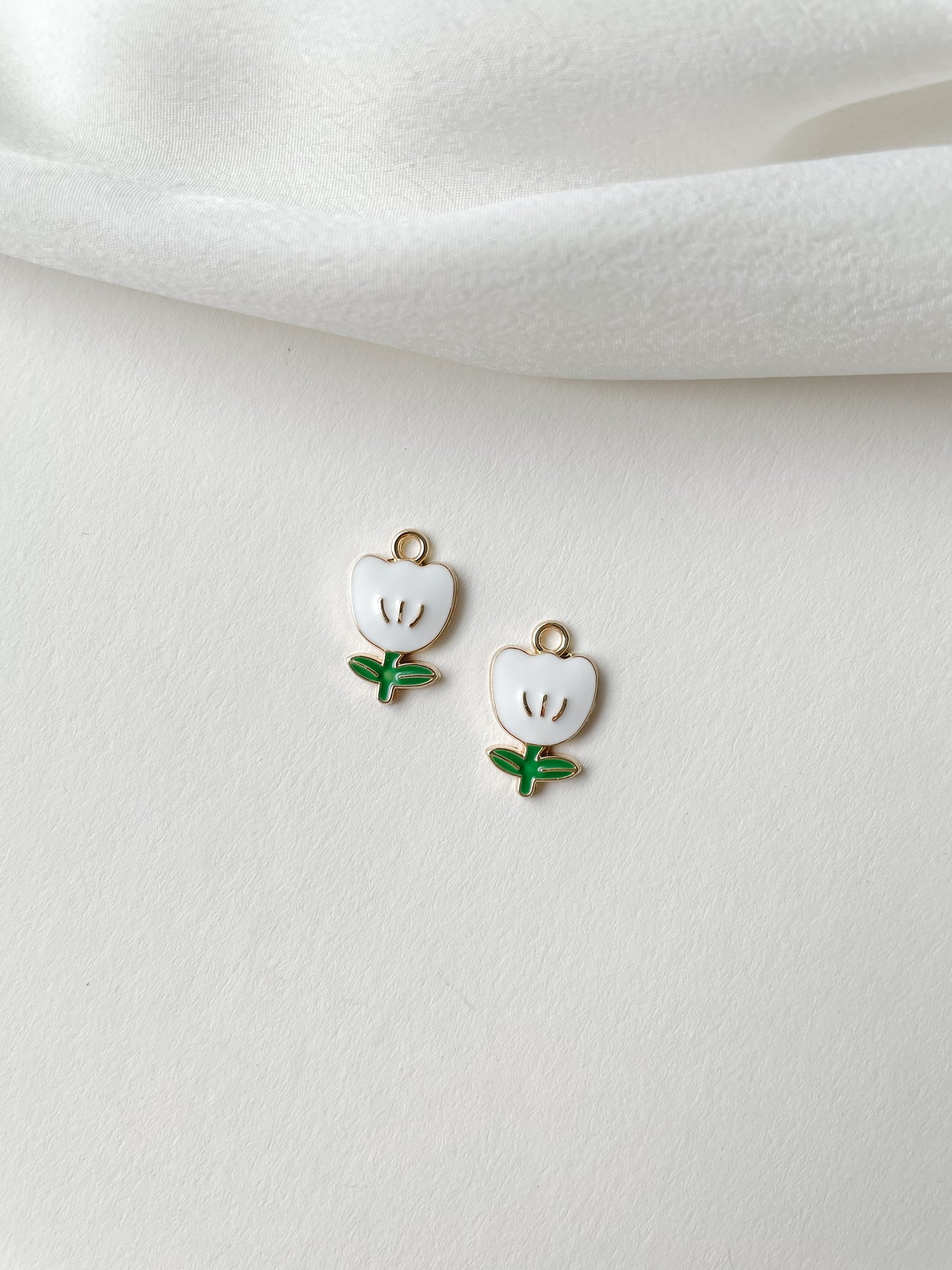 Hänge 19x12mm vit blomma 1st